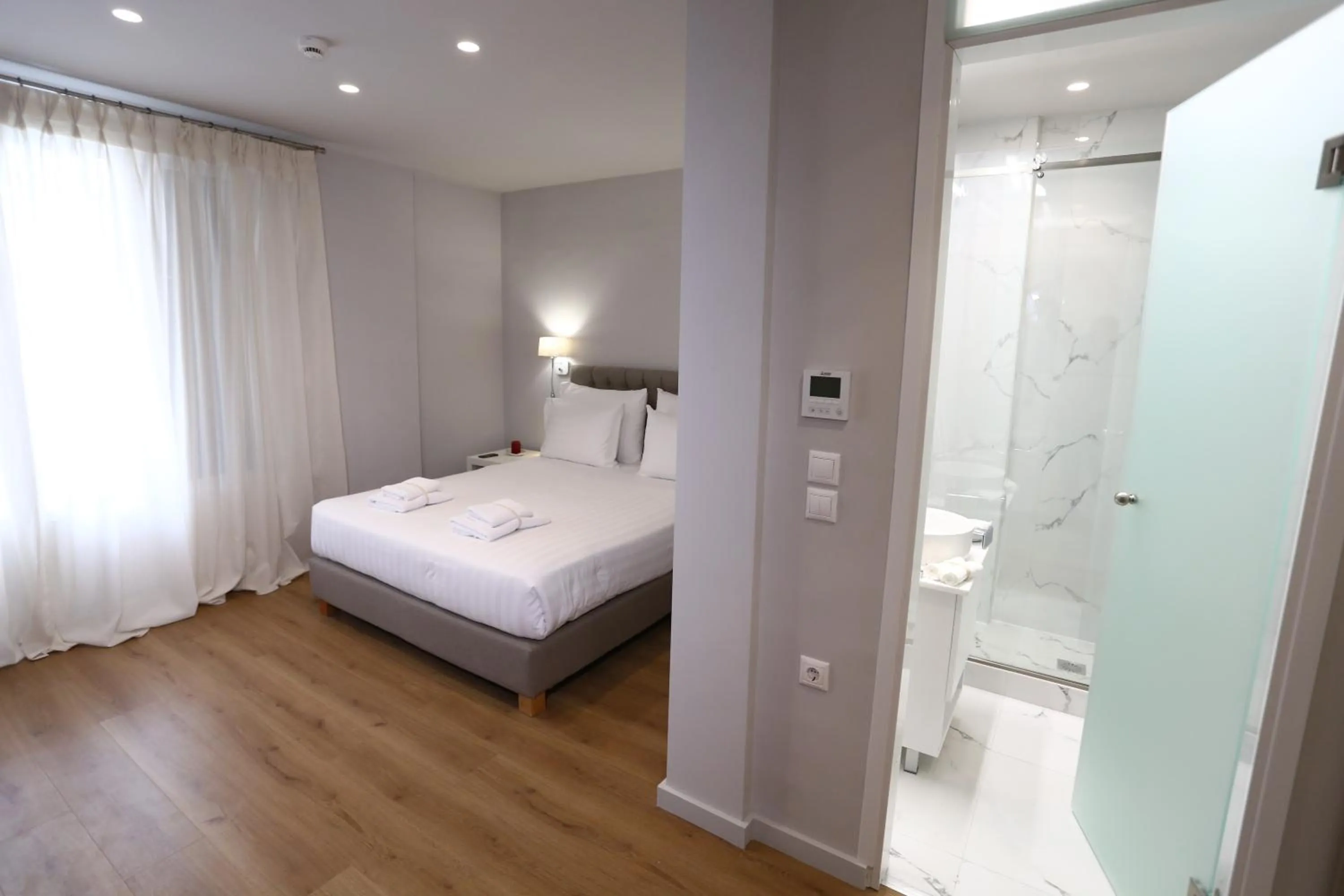 Bed in 1900 ATHENIAN HOUSE