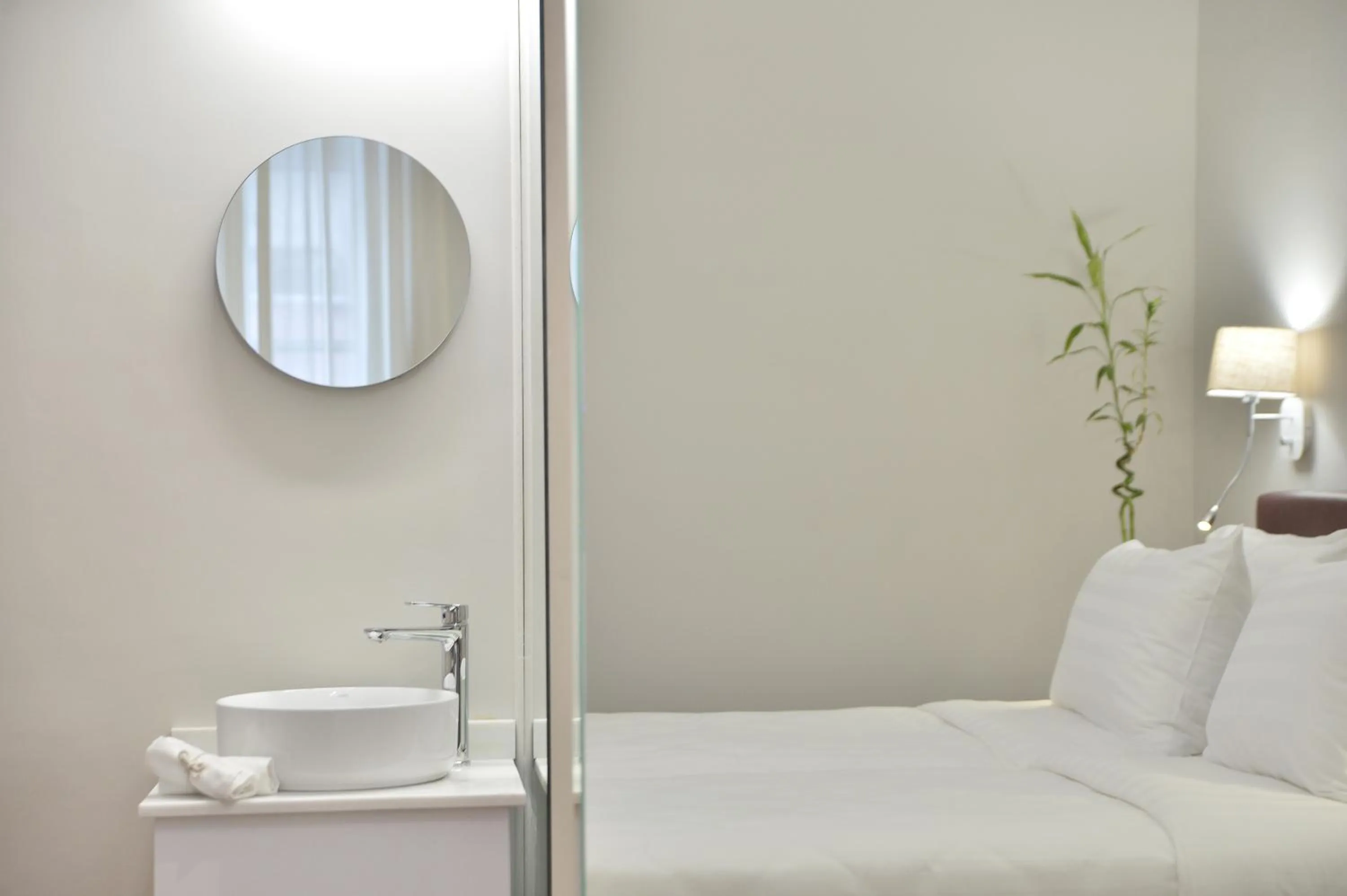 Bed in 1900 ATHENIAN HOUSE