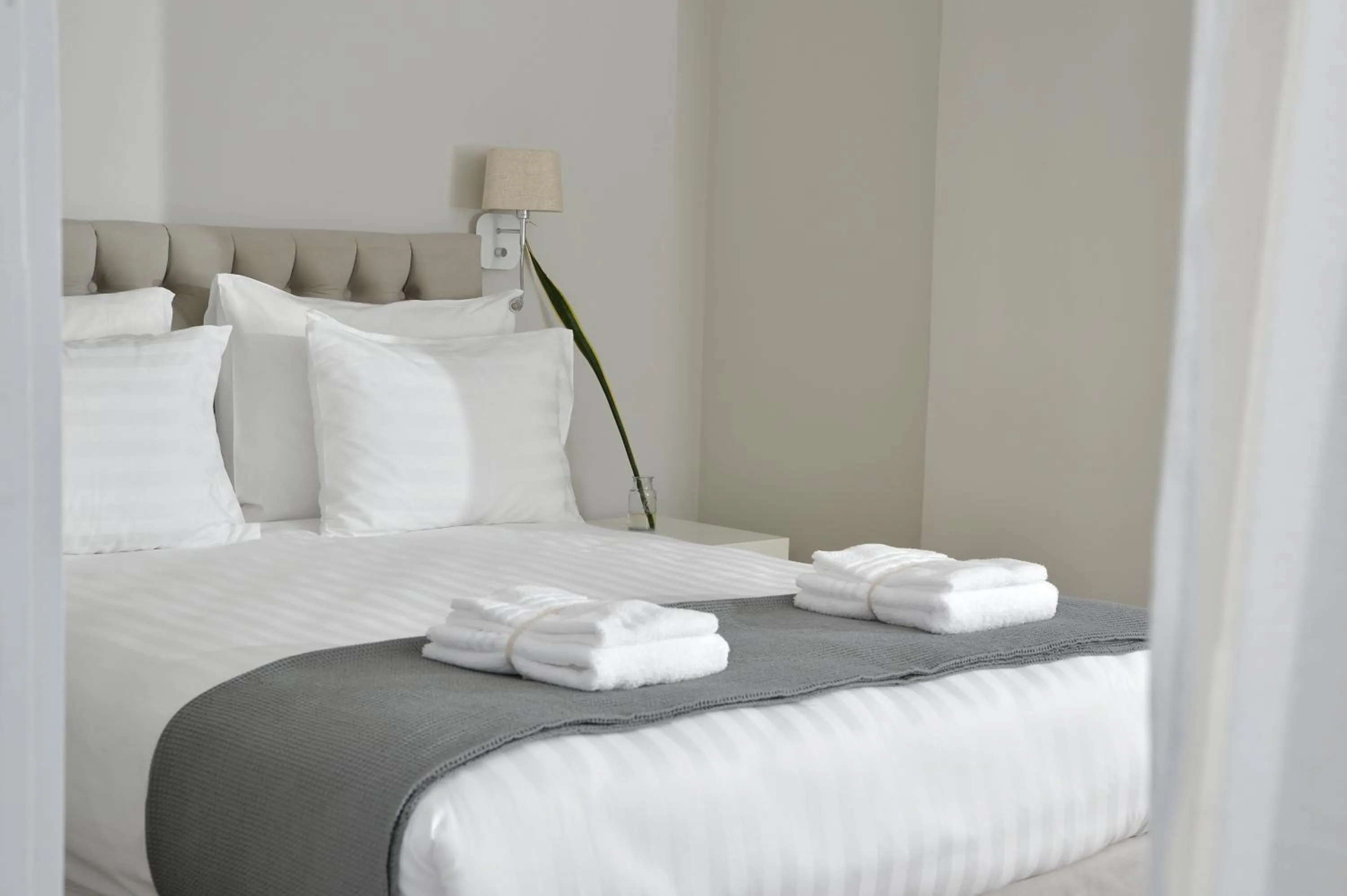 Bed in 1900 ATHENIAN HOUSE