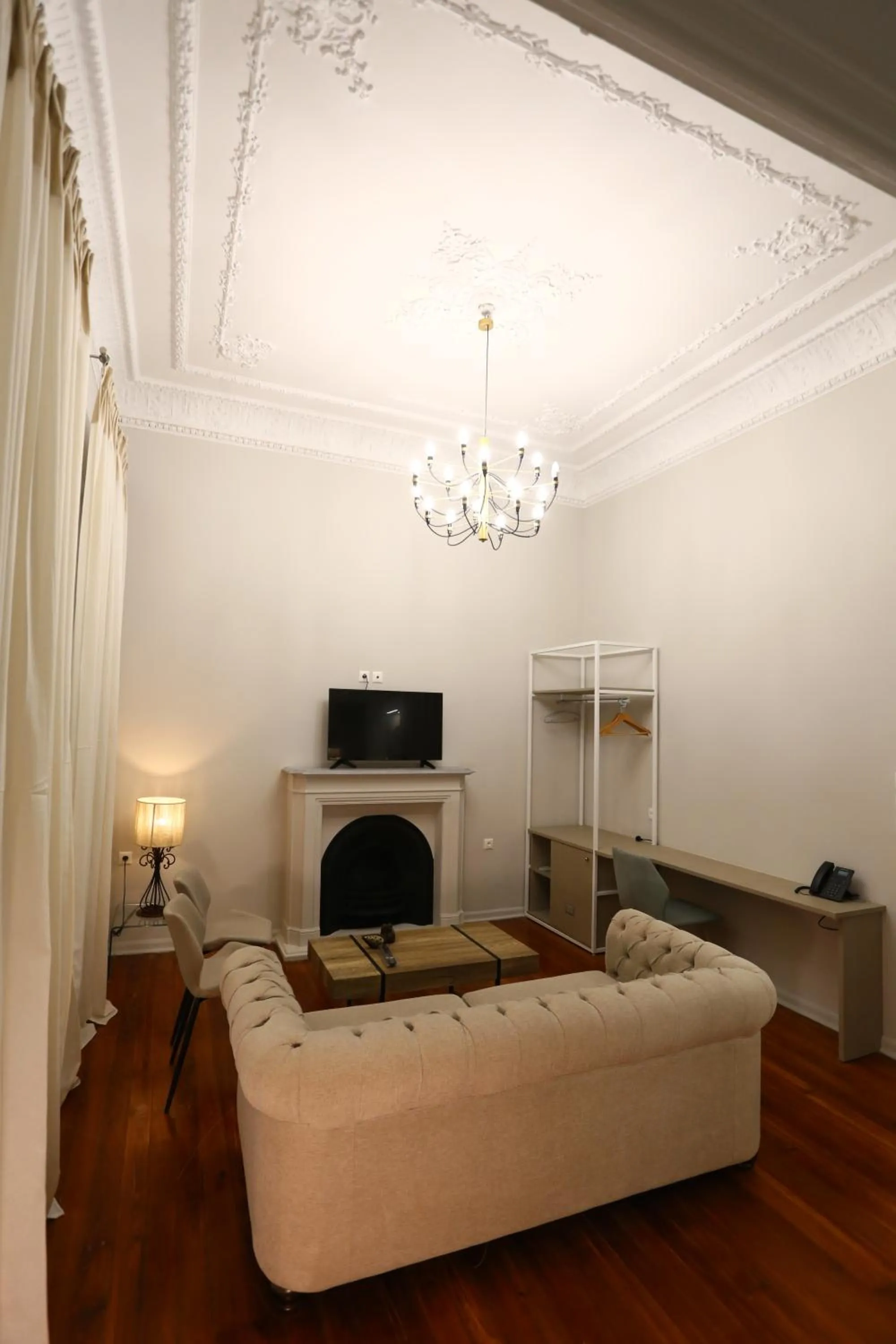 Bed in 1900 ATHENIAN HOUSE