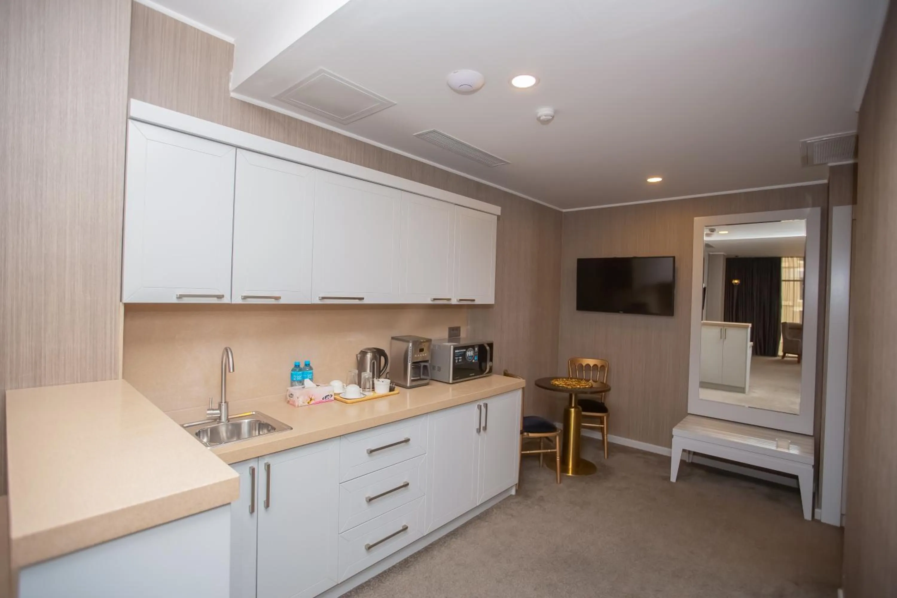 TV and multimedia in Premium Park Hotel