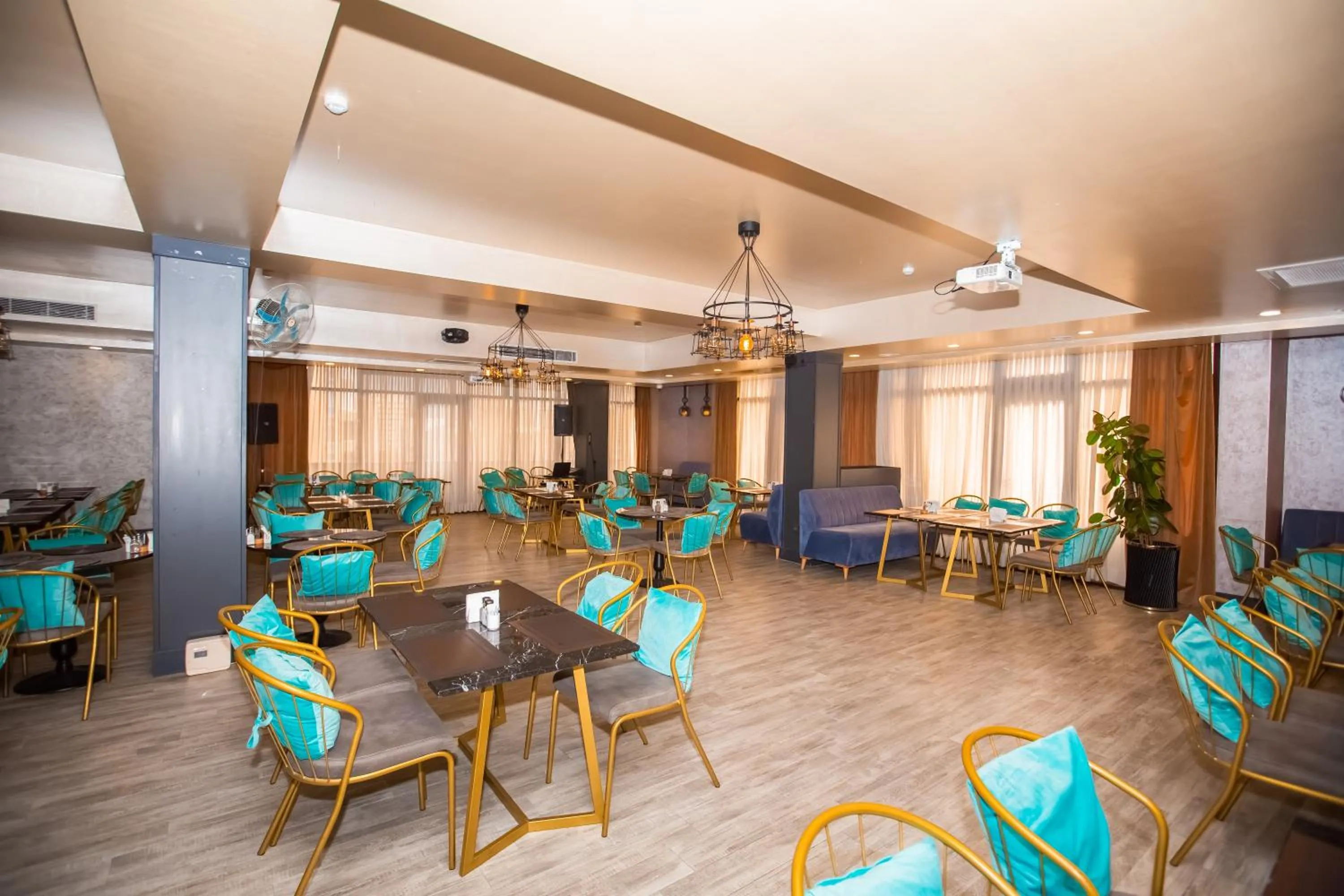 Restaurant/places to eat in Premium Park Hotel