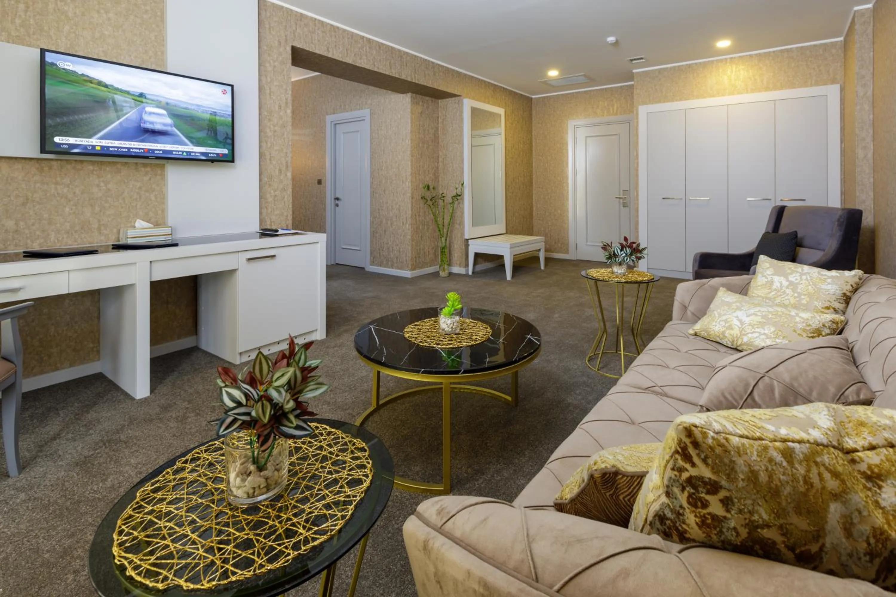 TV and multimedia in Premium Park Hotel