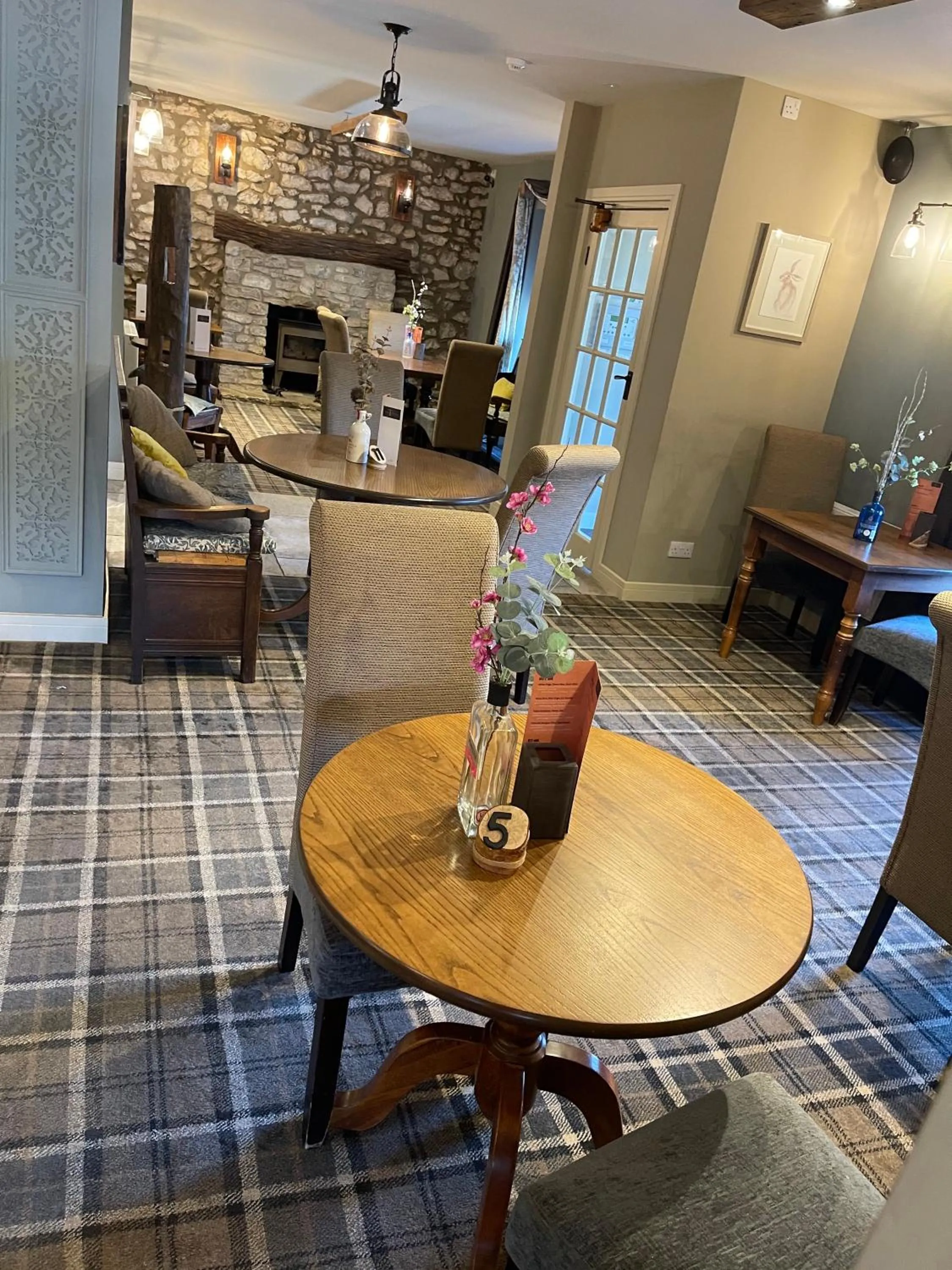 Restaurant/places to eat in The Tavern at Hale