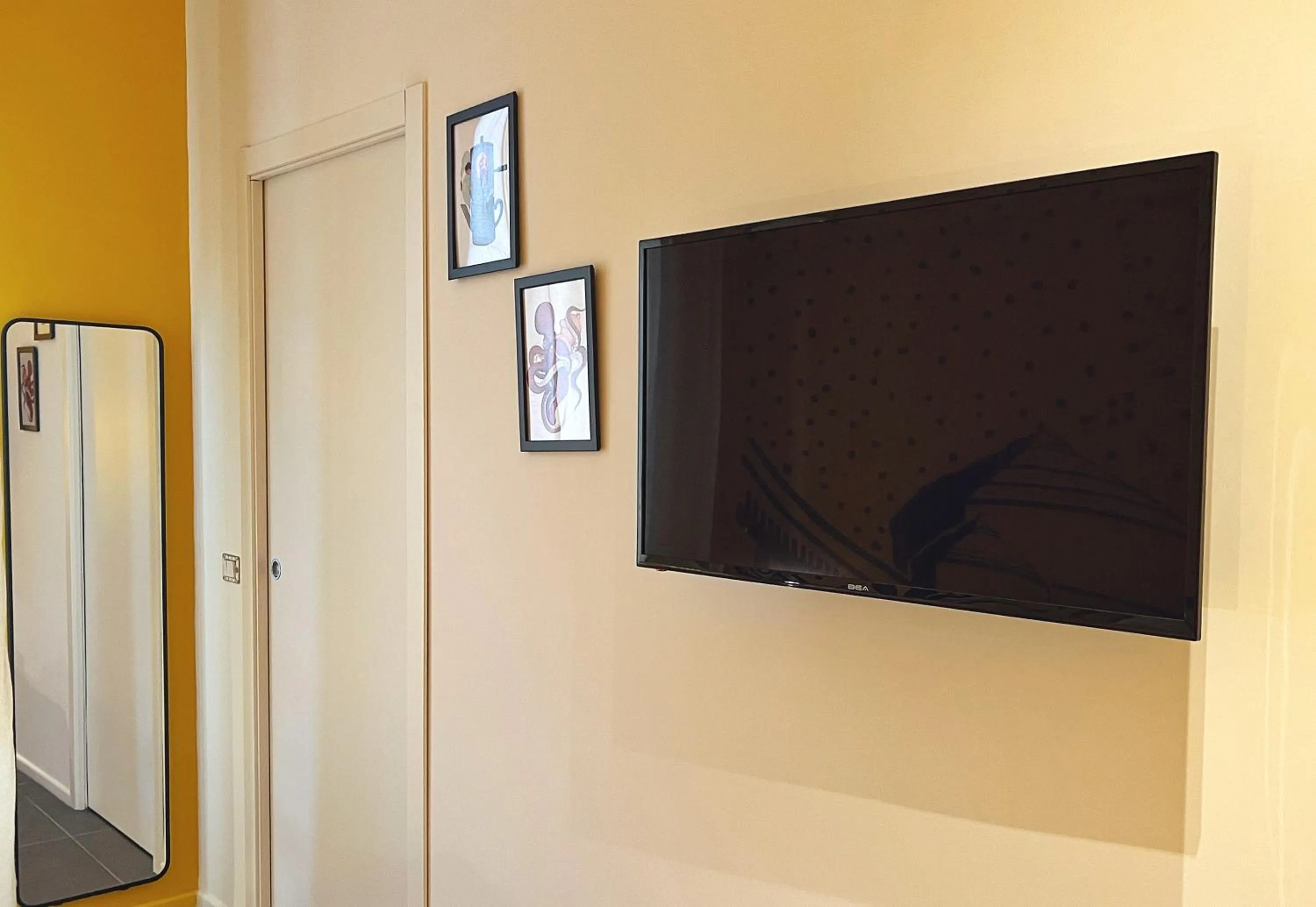 Bedroom in LH51 Rooms