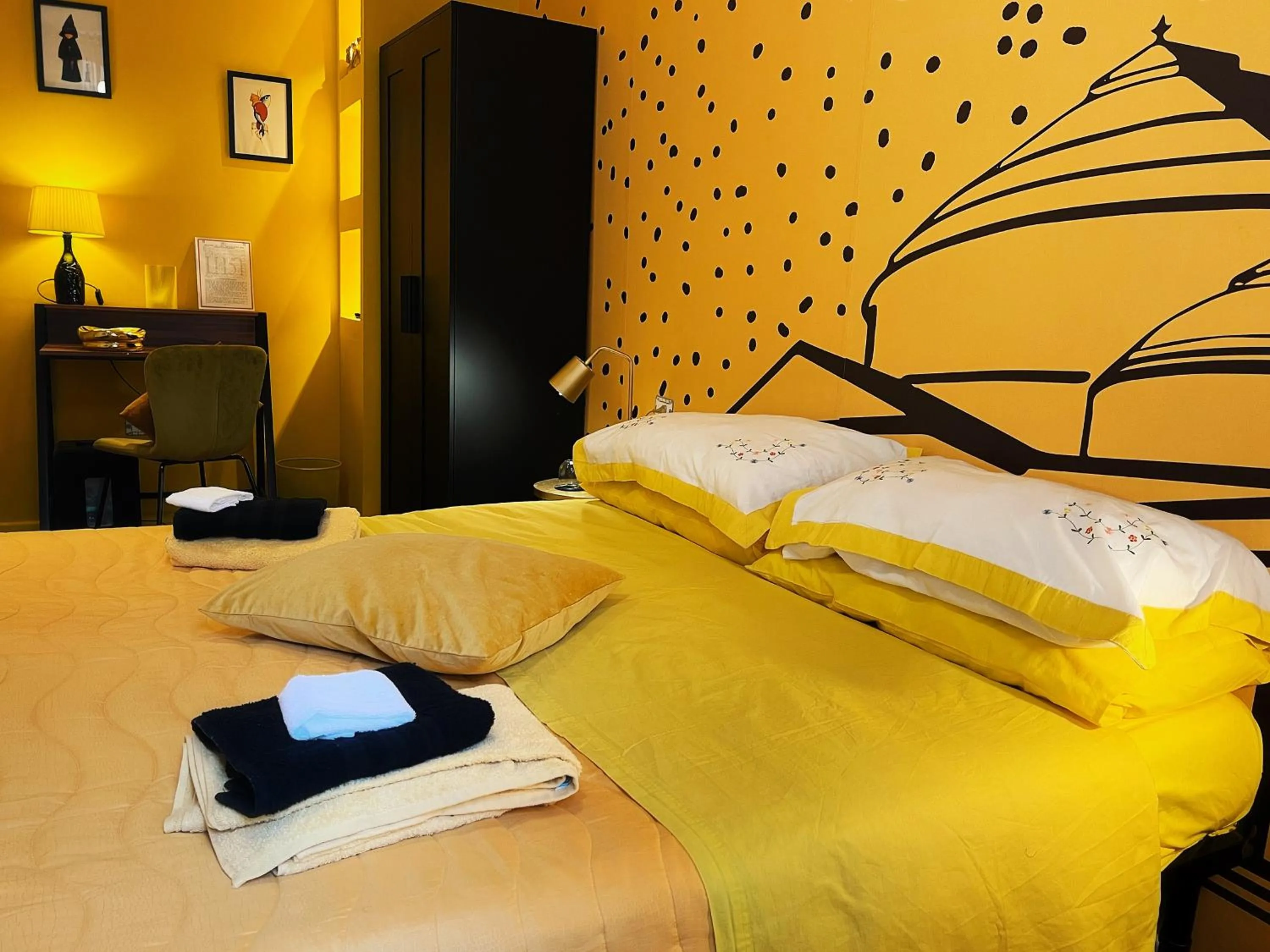 Bedroom, Bed in LH51 Rooms