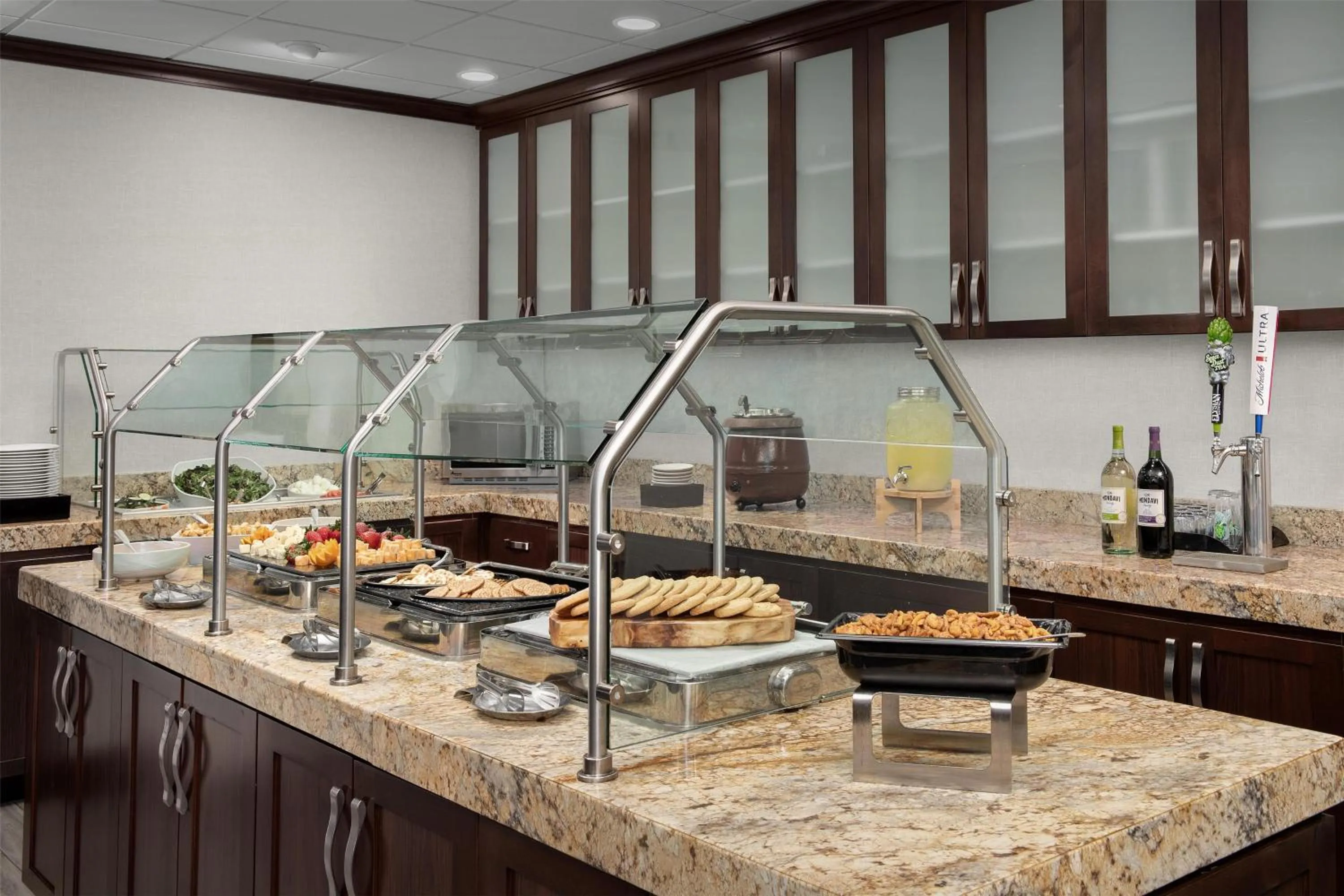 Dining area in Homewood Suites by Hilton Seattle/Lynnwood