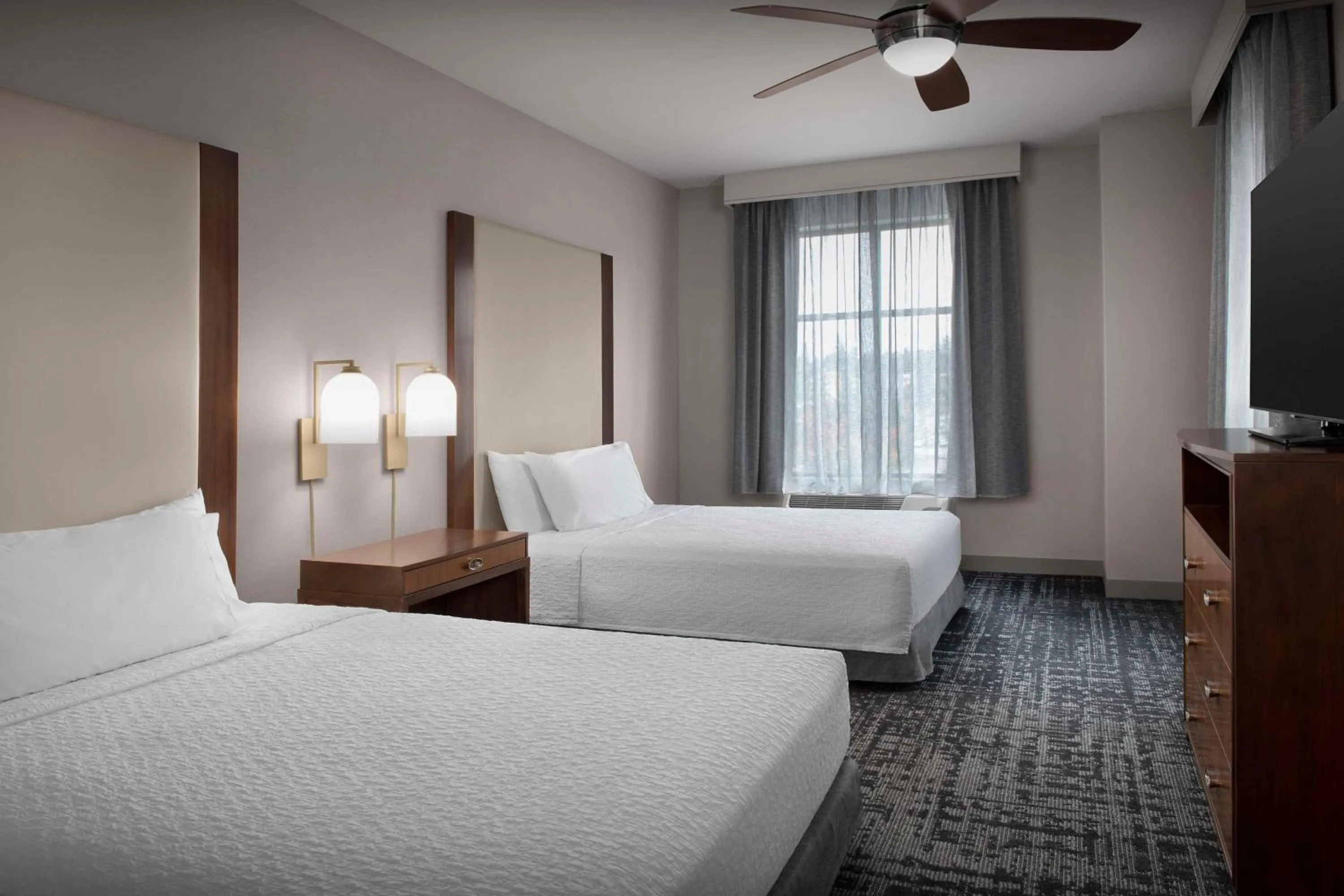 Bed in Homewood Suites by Hilton Seattle/Lynnwood