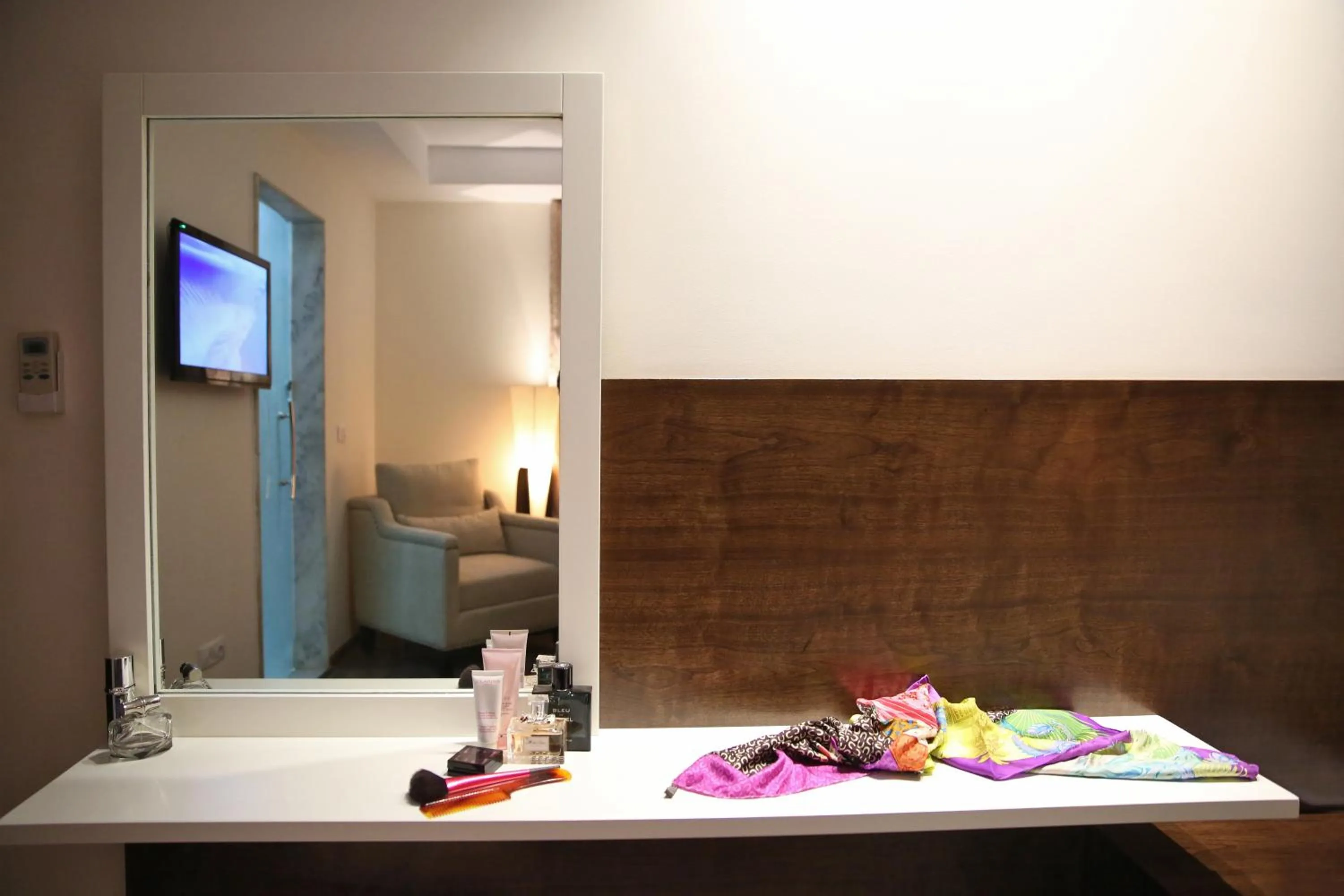 Bedroom, Bed in AlAshrafia Smart Residence