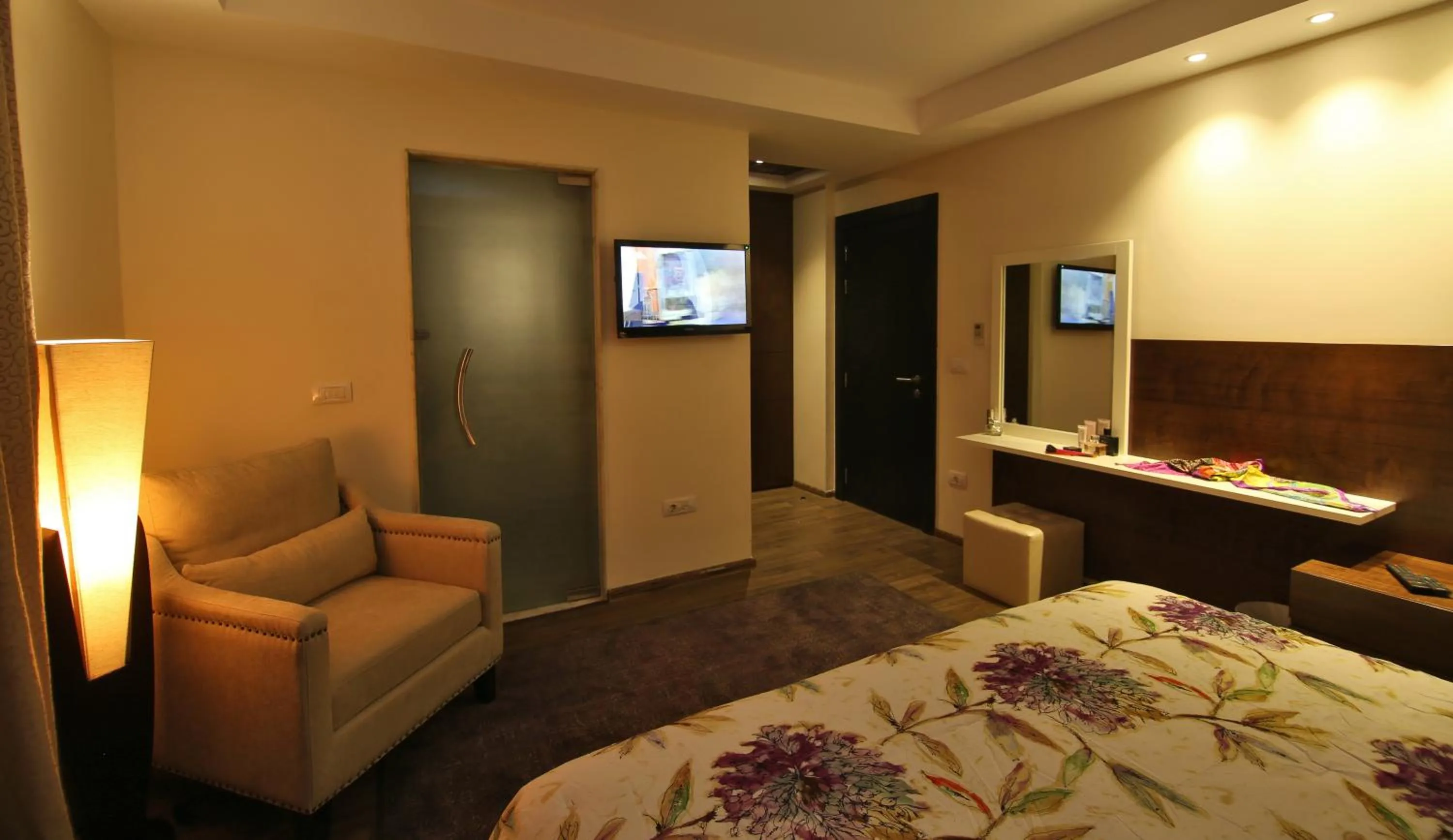 Photo of the whole room, Bed in AlAshrafia Smart Residence