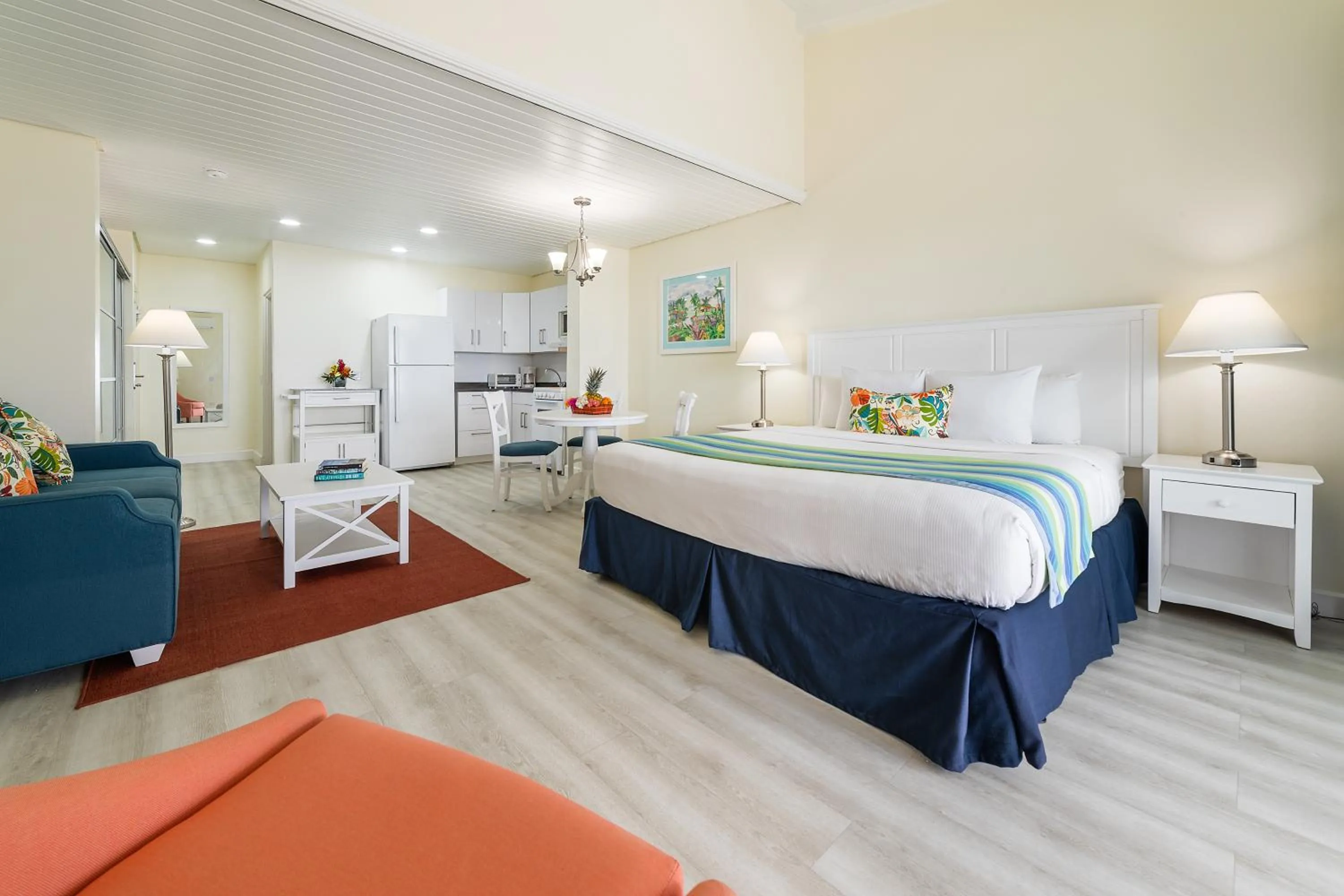 Kitchen or kitchenette, Bed in La Vista Resort