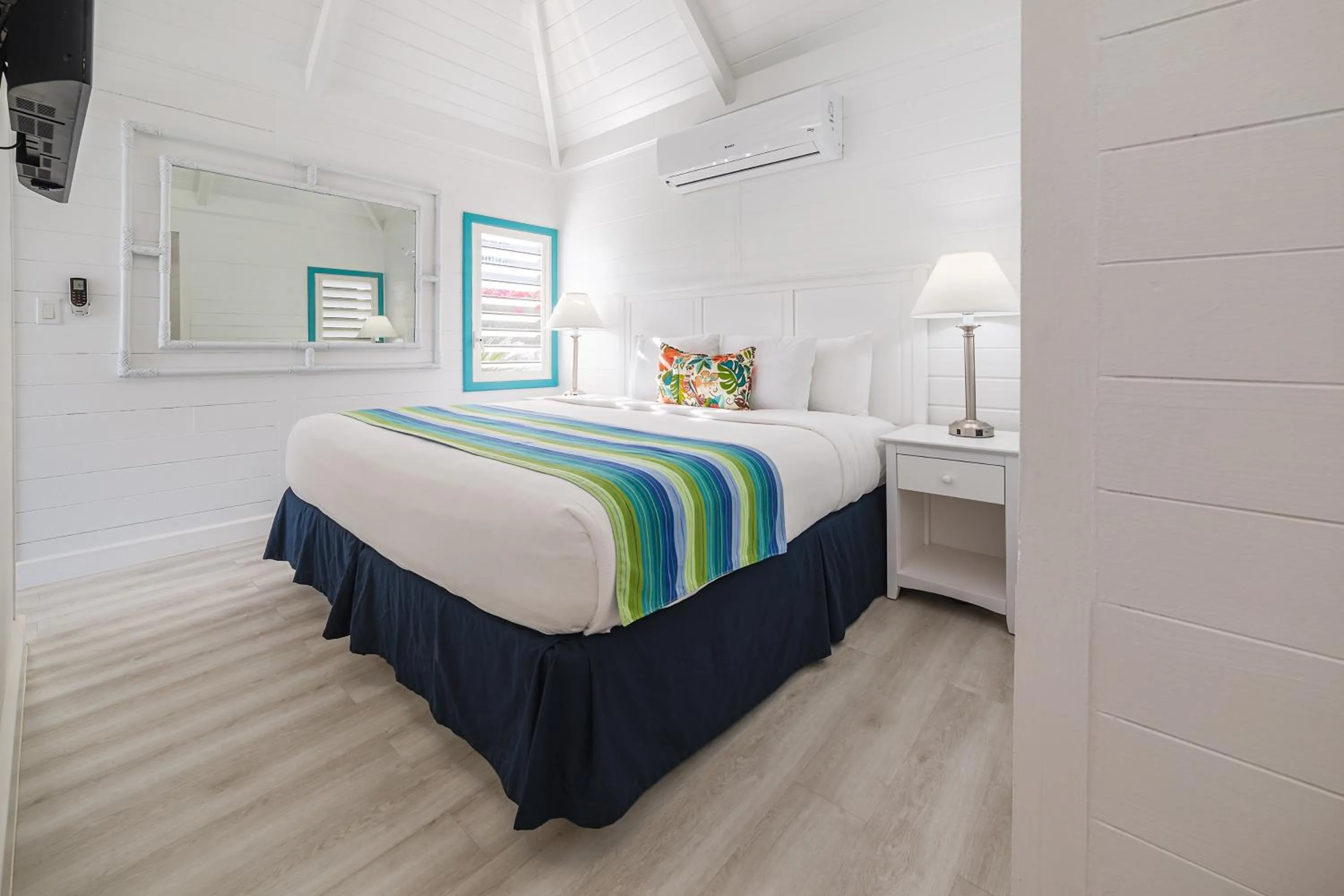 Bedroom, Bed in La Vista Resort