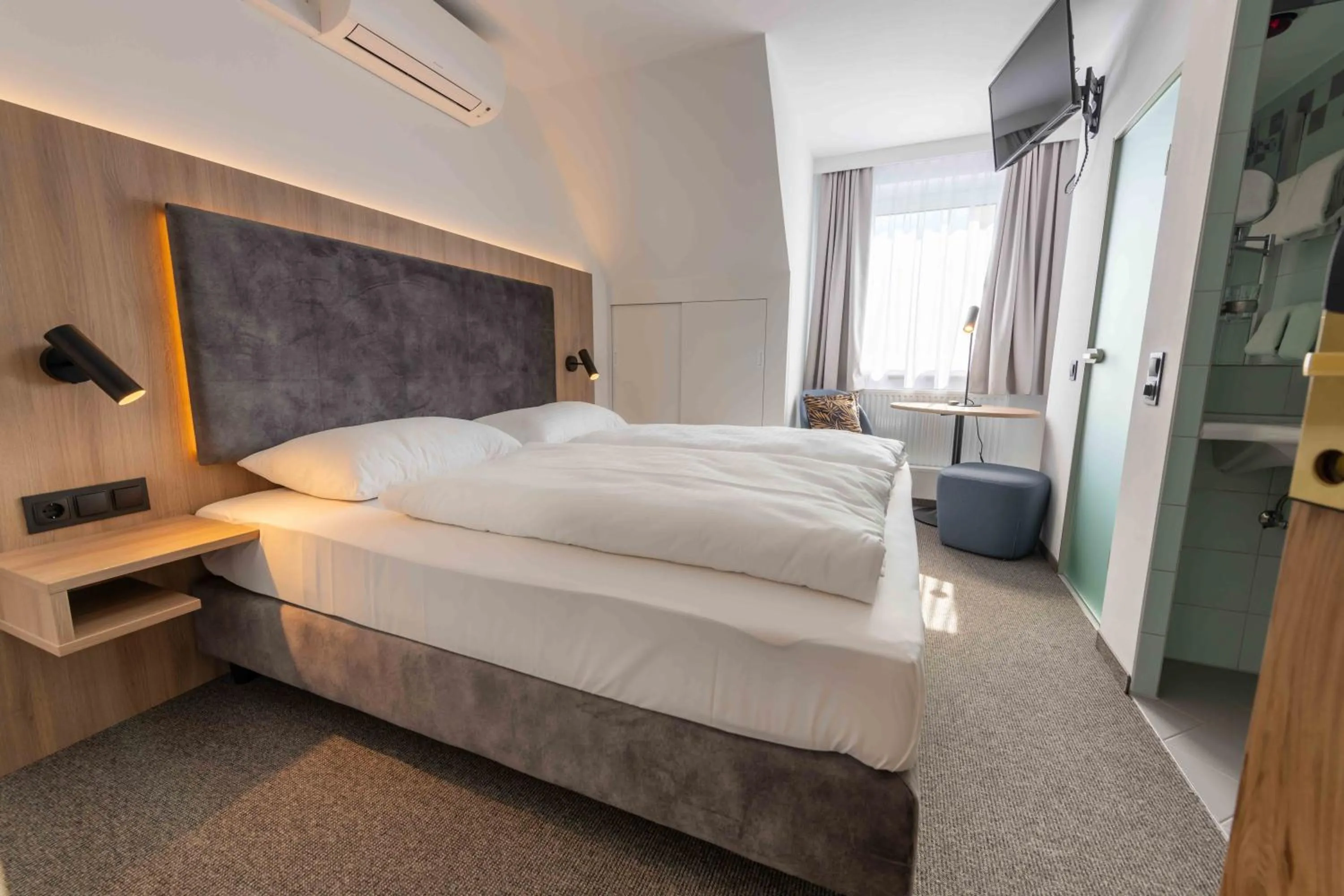 Photo of the whole room, Bed in Hotel Anker