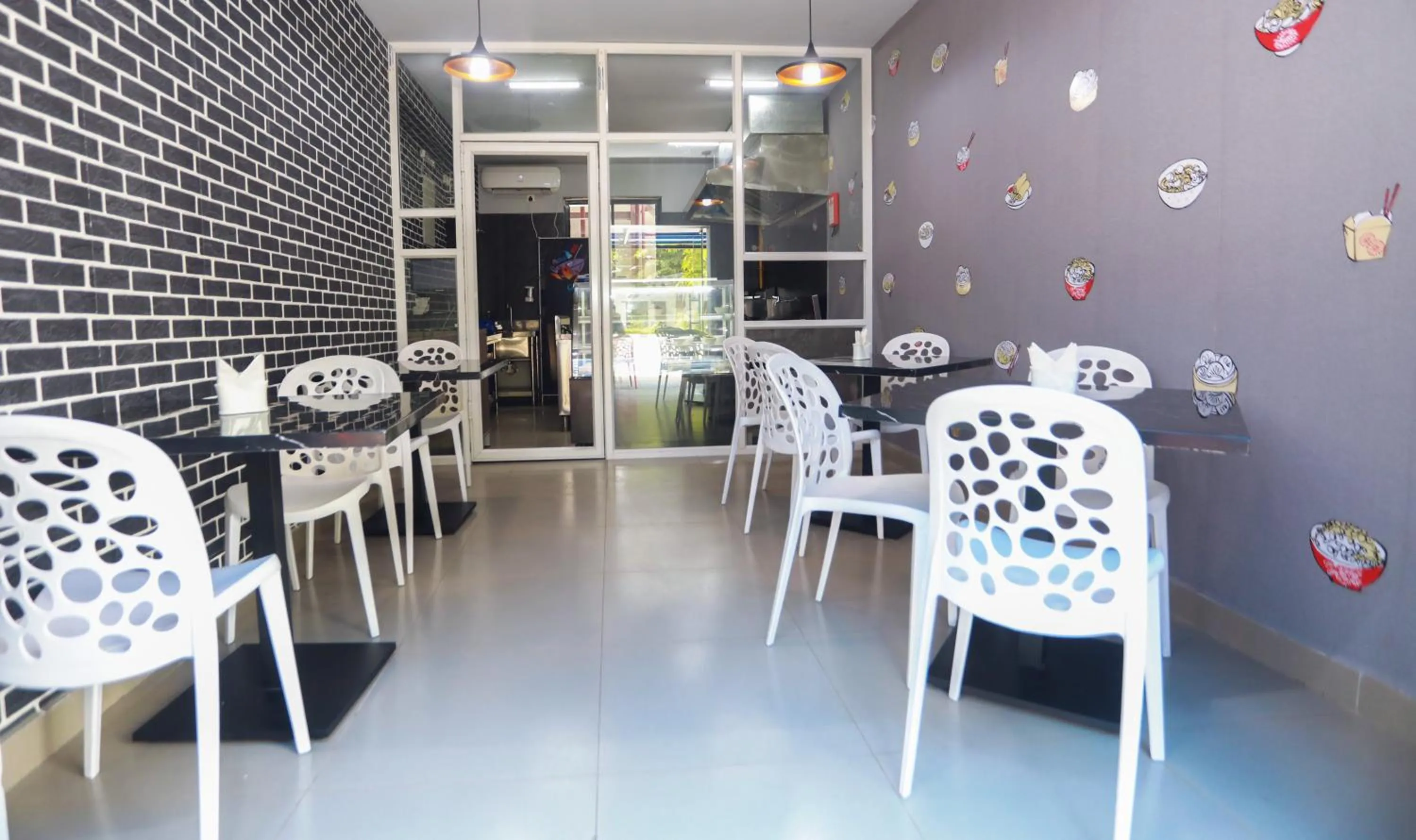 Restaurant/places to eat in Riviera Suites