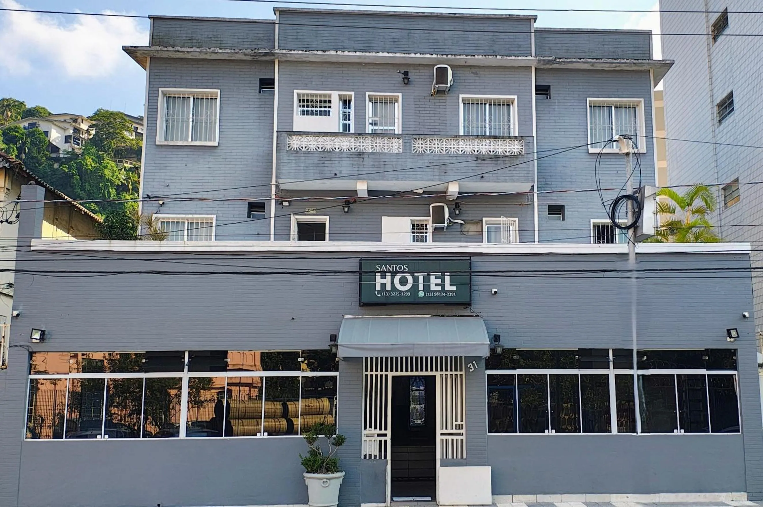 Facade/entrance in Santos Hotel