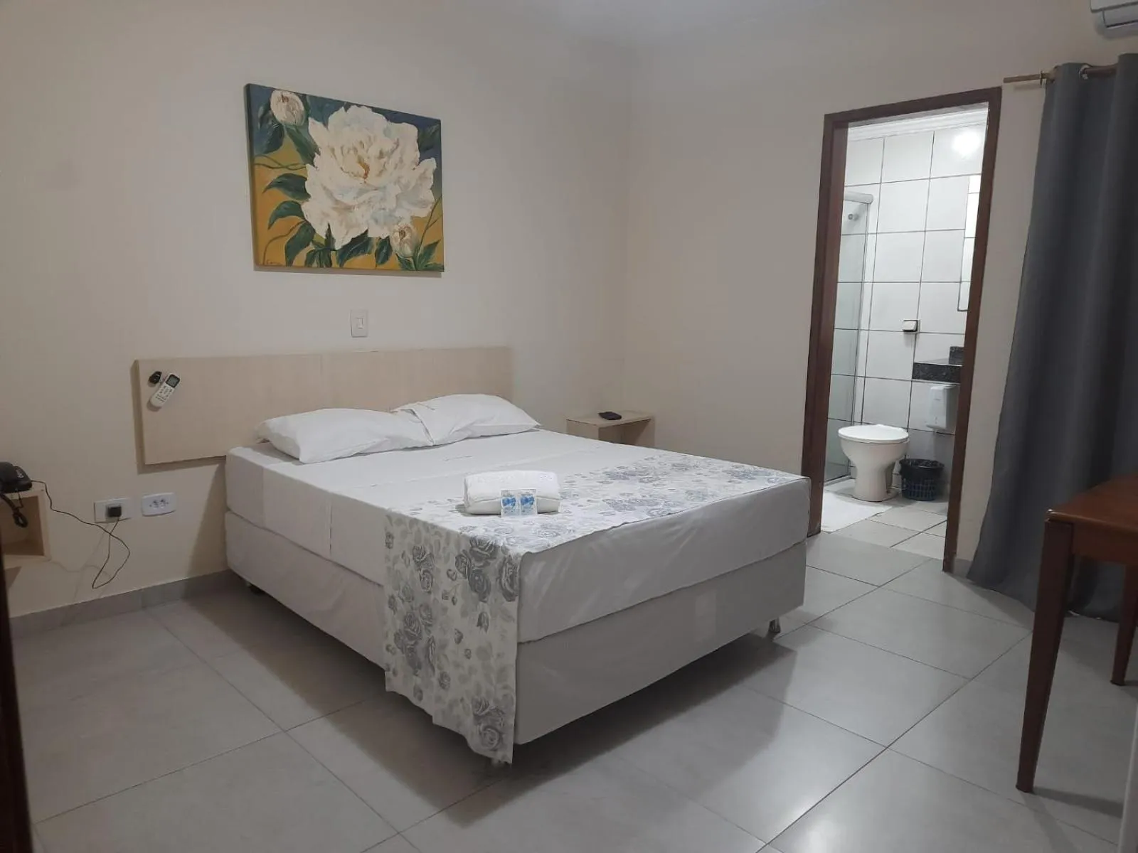 Bed in Londres Royal Hotel