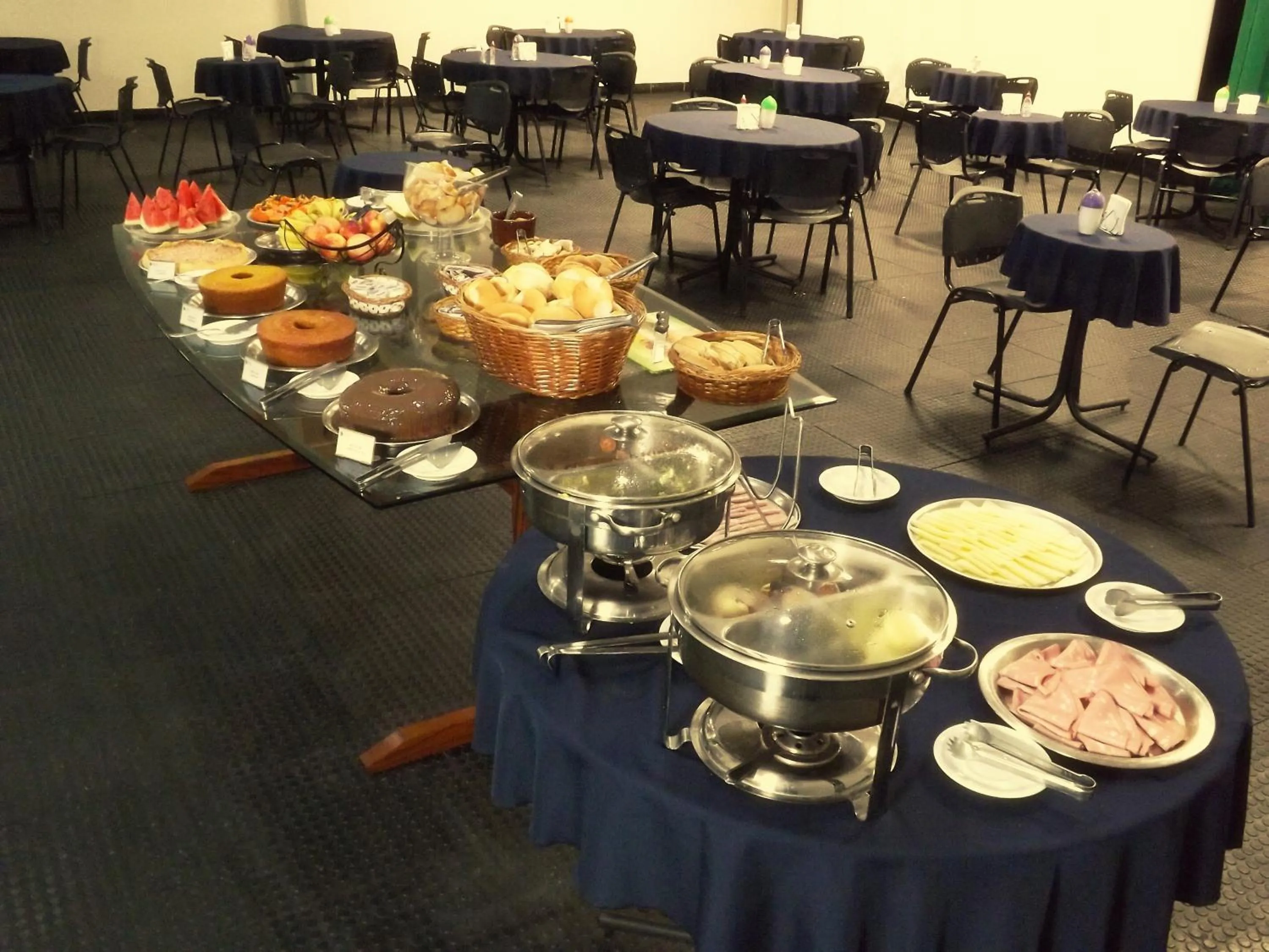 Continental breakfast in Londres Royal Hotel