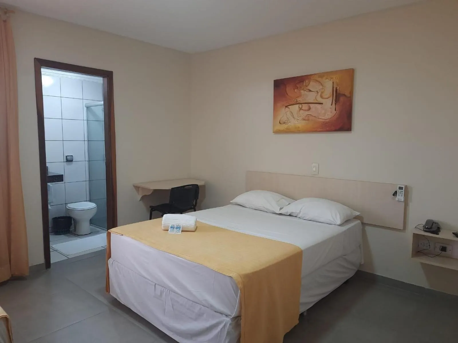 Bed in Londres Royal Hotel