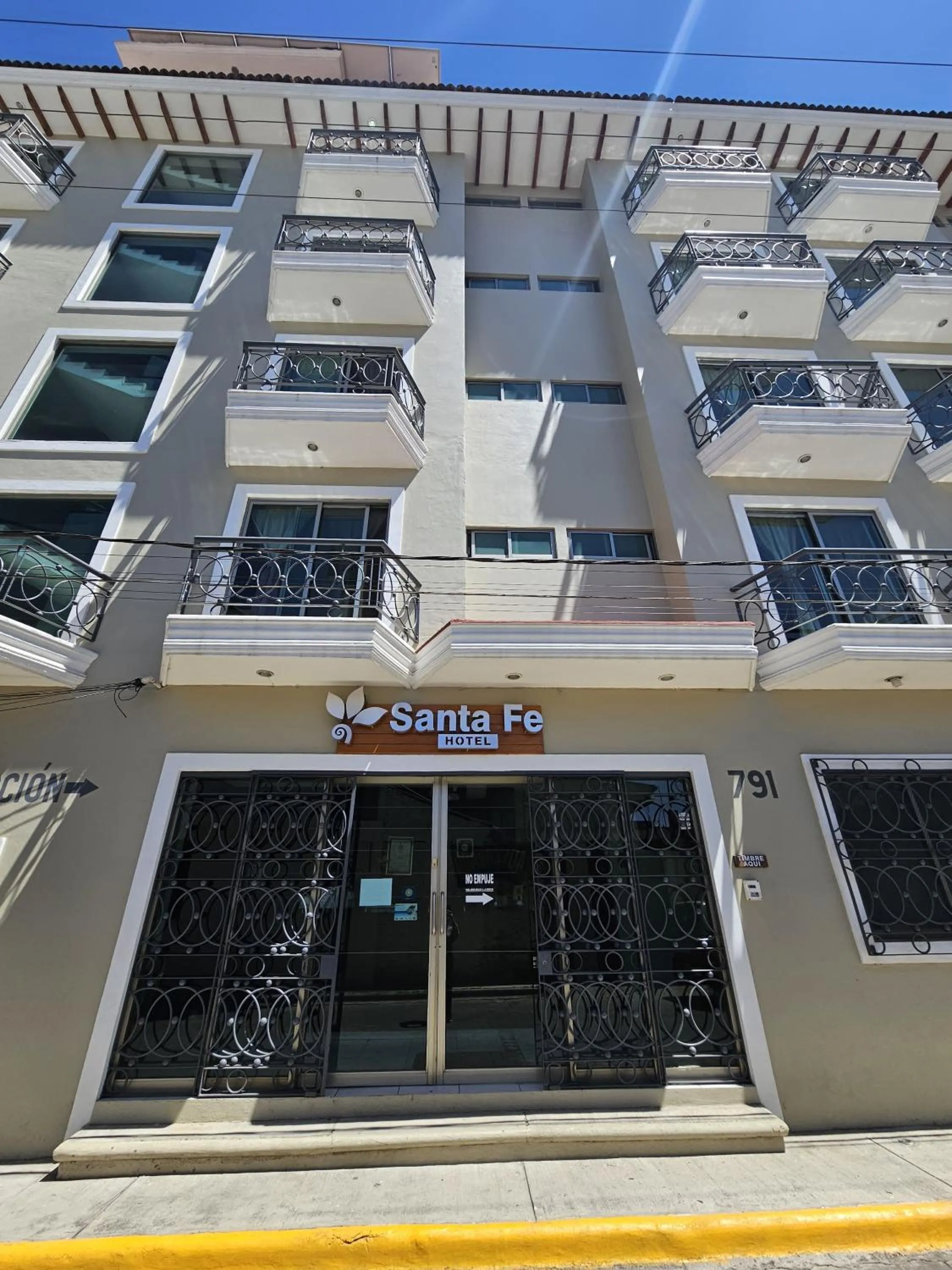 Facade/entrance in Hotel Santa Fe