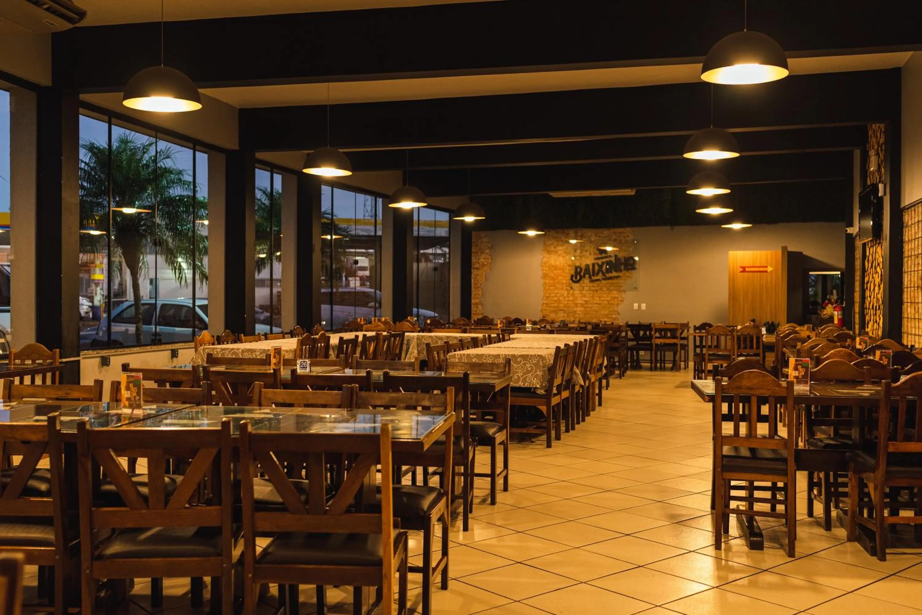 Restaurant/places to eat in Treville Hotel