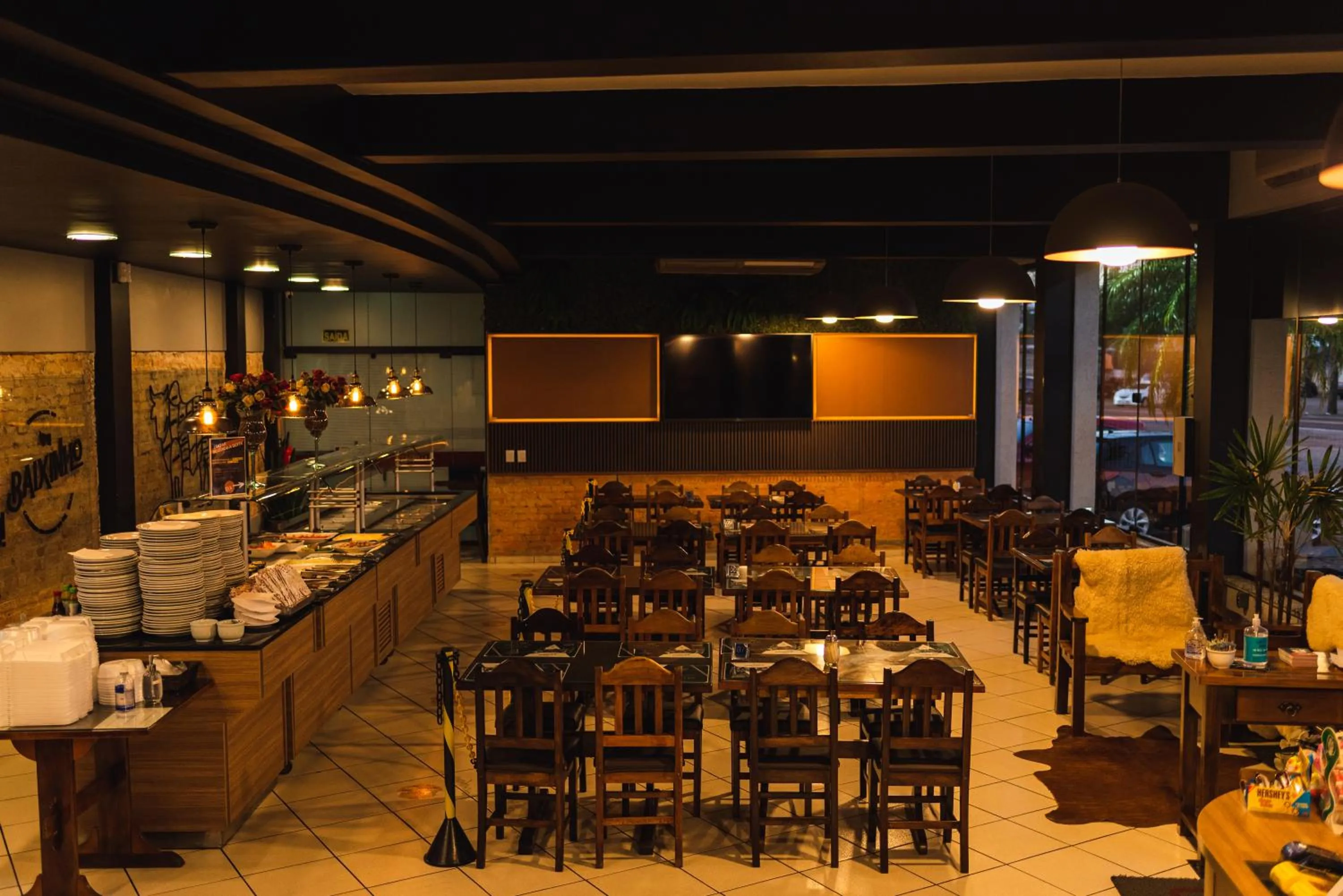 Restaurant/places to eat in Treville Hotel