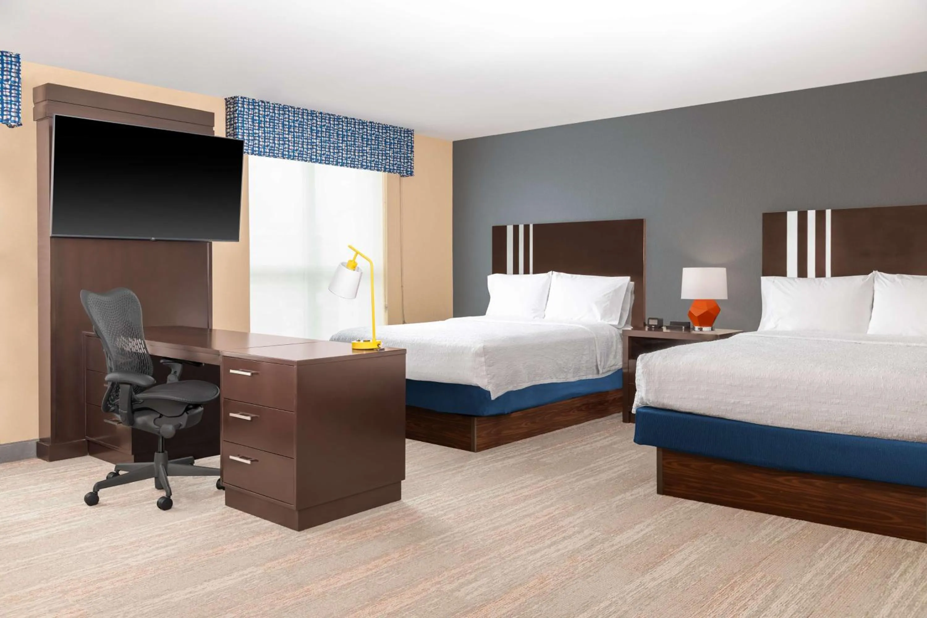 Bedroom, Bed in Hampton Inn & Suites Madison Downtown