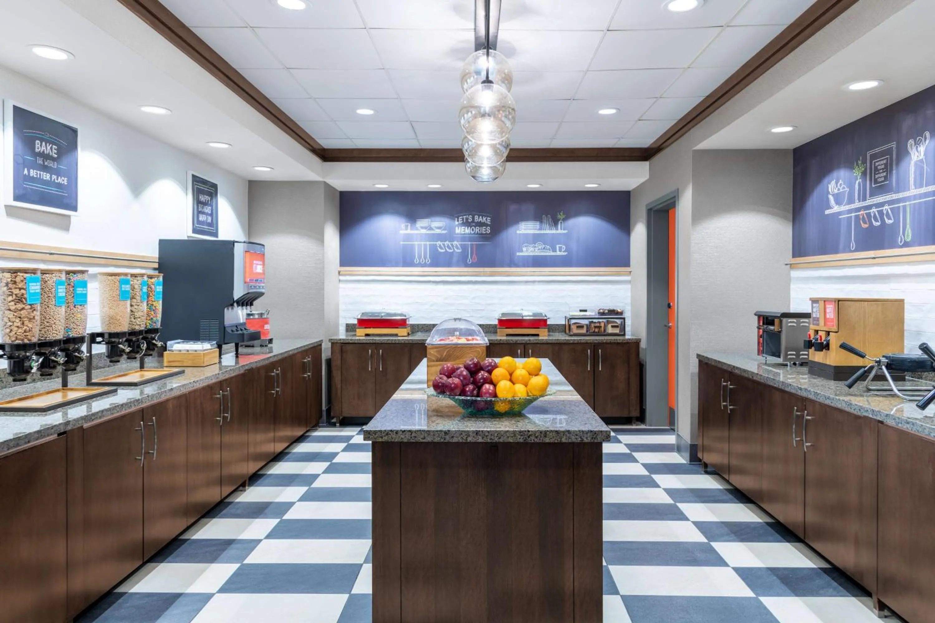 Breakfast in Hampton Inn & Suites Madison Downtown