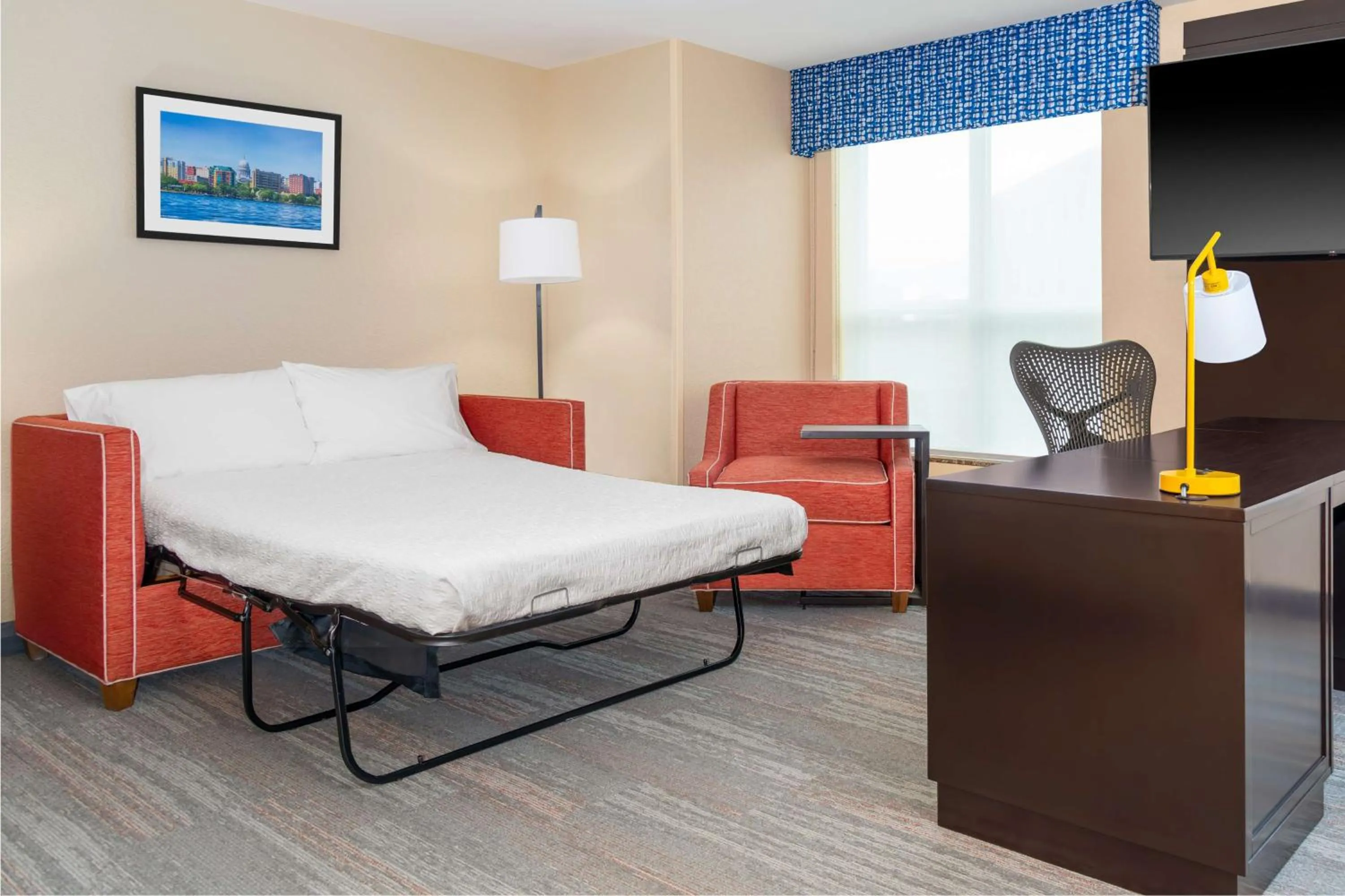 Bedroom, Bed in Hampton Inn & Suites Madison Downtown