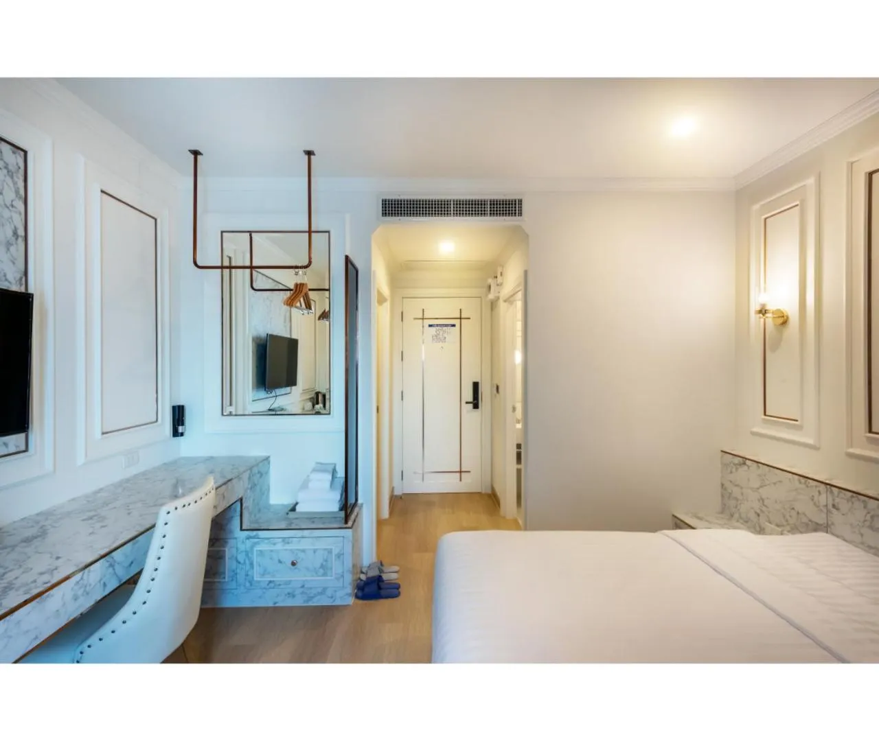 Bedroom, Bed in Nine River Hotel