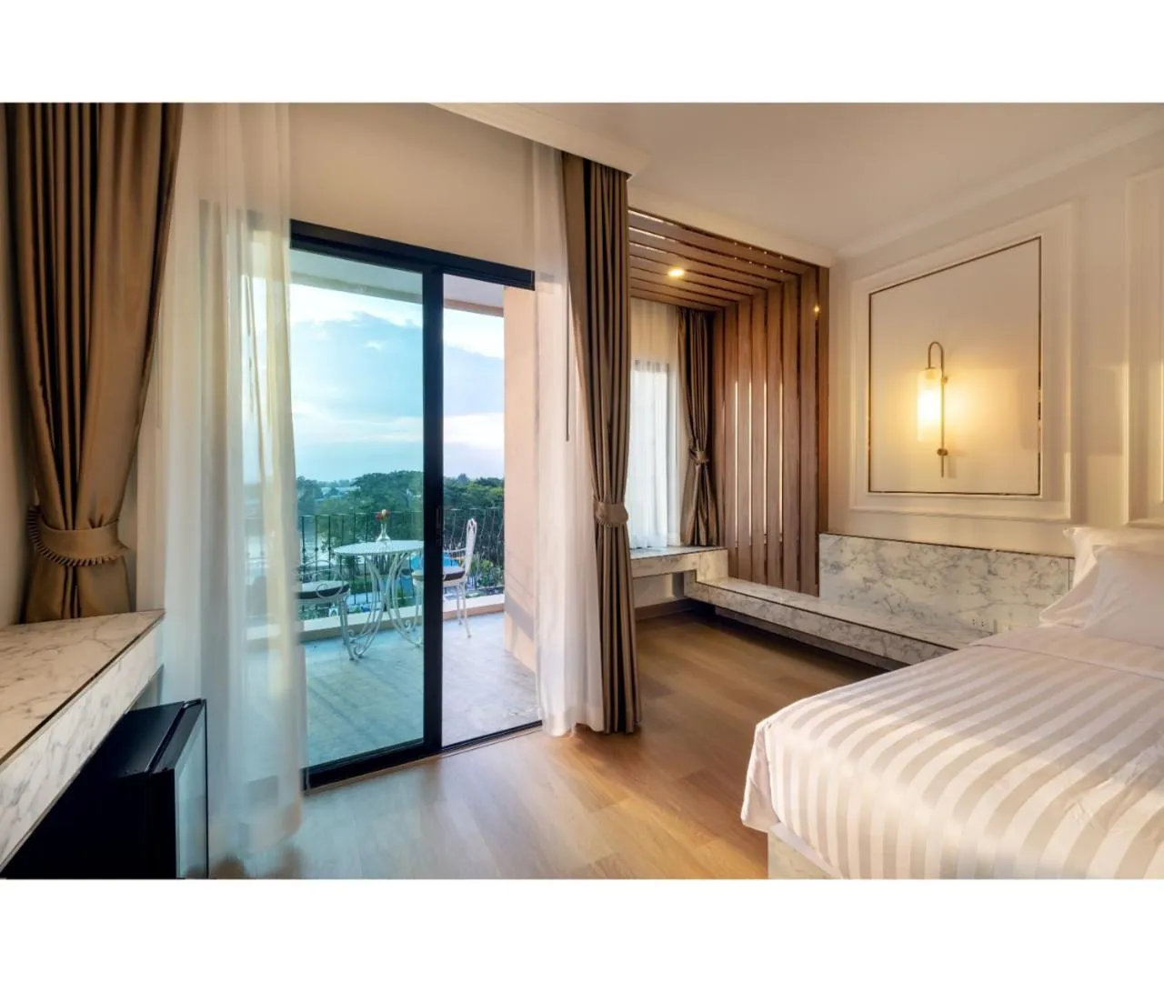 Photo of the whole room, Bed in Nine River Hotel