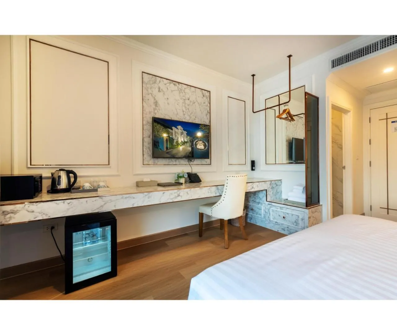 TV and multimedia, Bed in Nine River Hotel