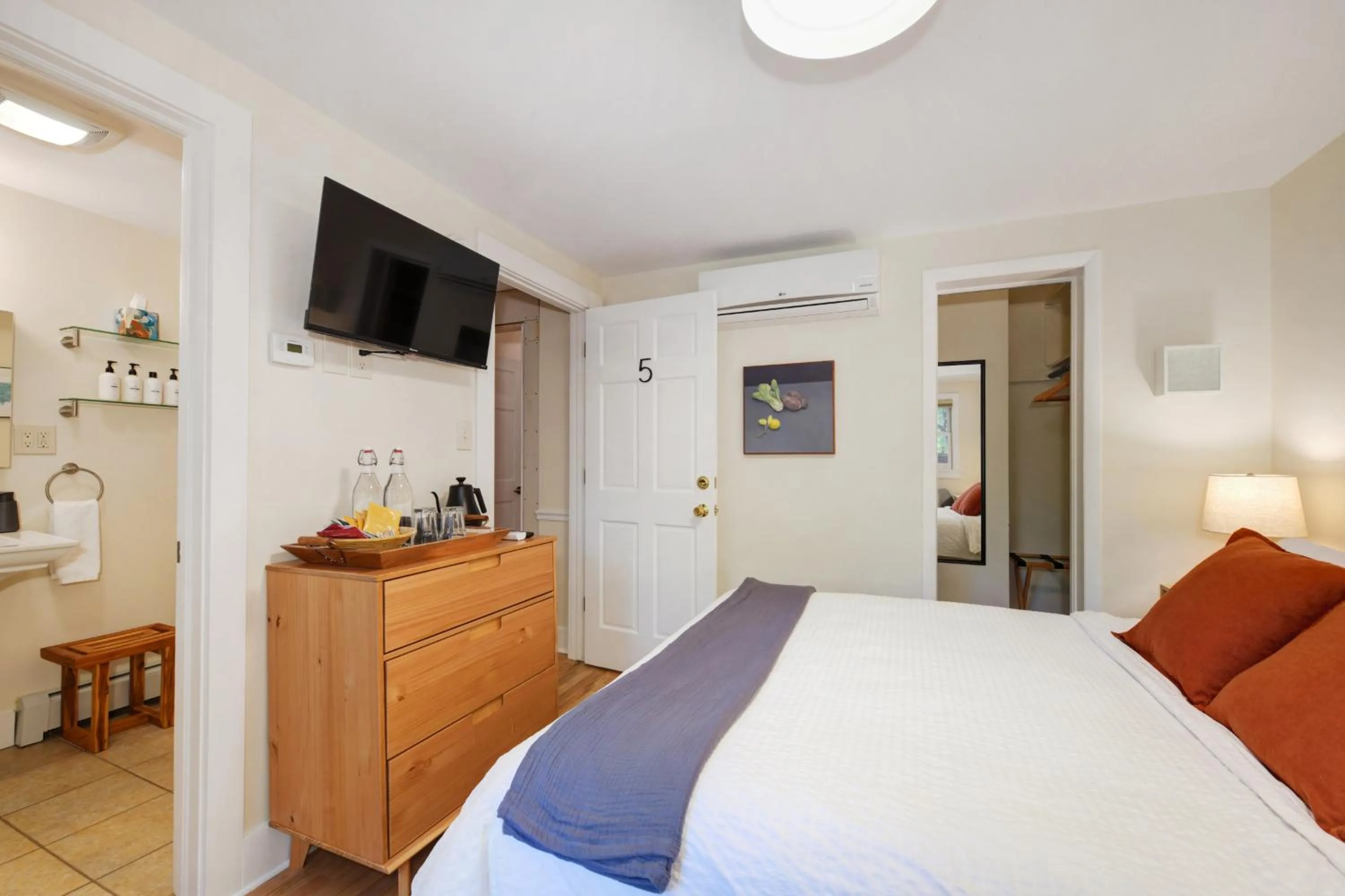 Bed in Boulder Guest House