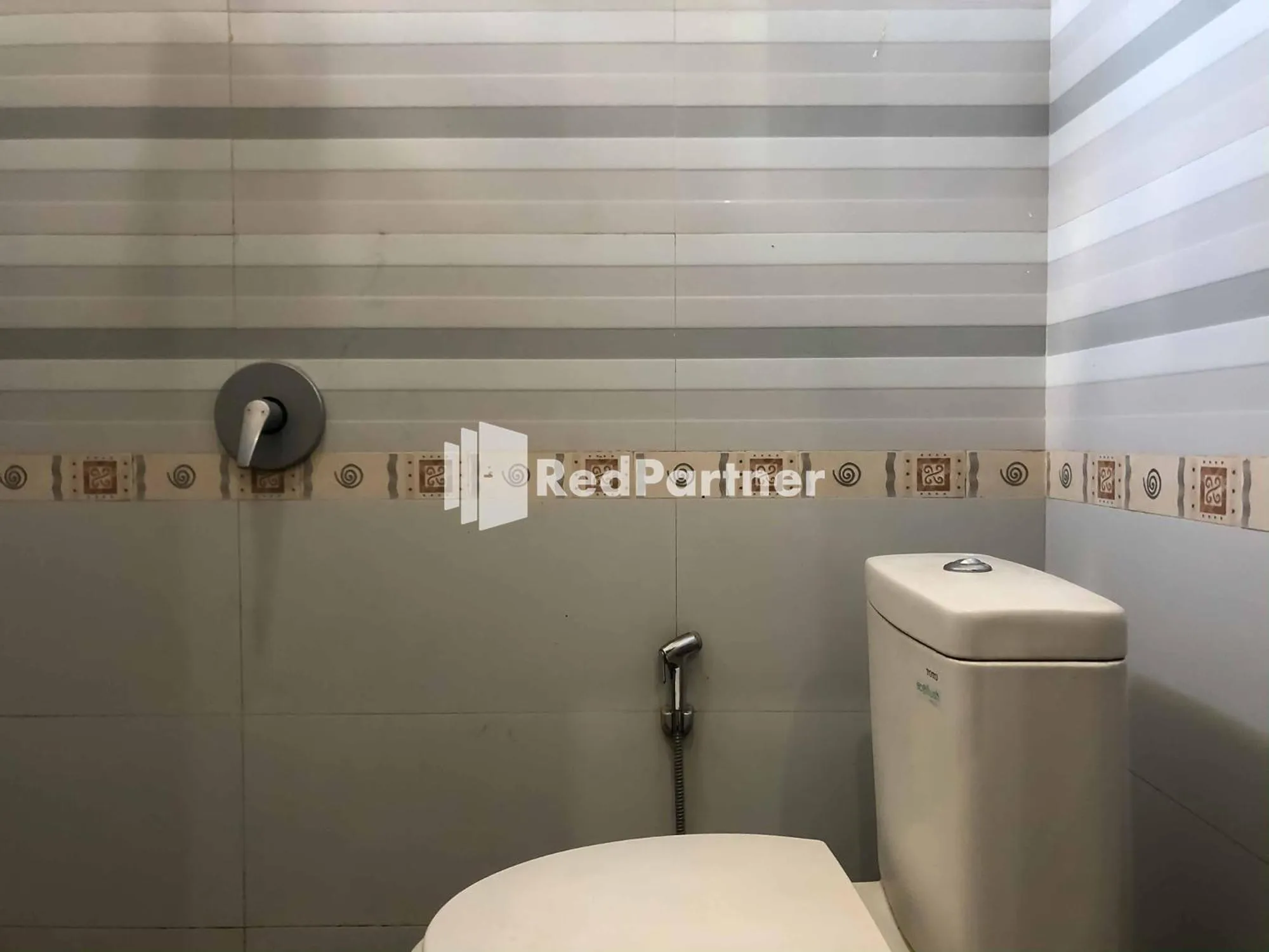 Bathroom in RedDoorz at Daffi Araya