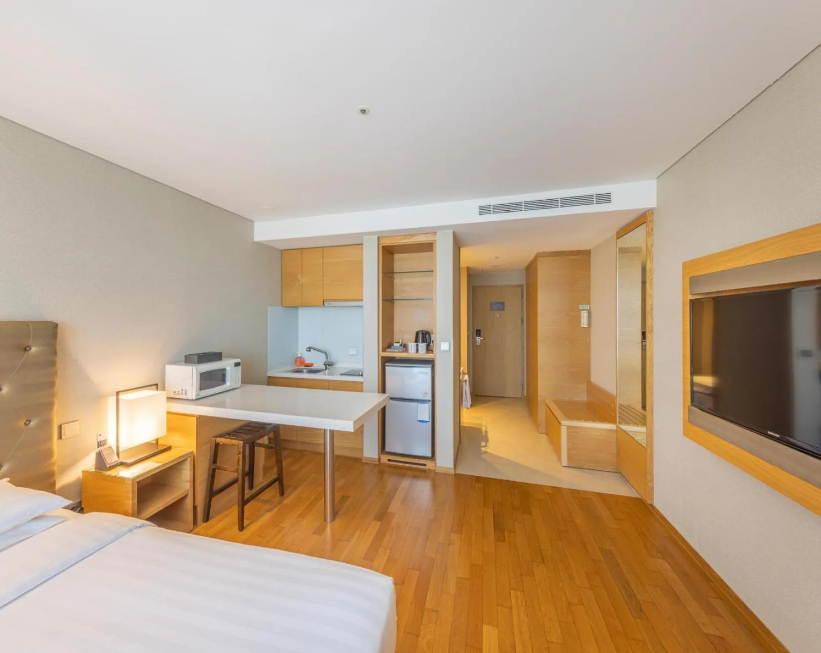 kitchen, Bed in Best Western Hotel Gunsan