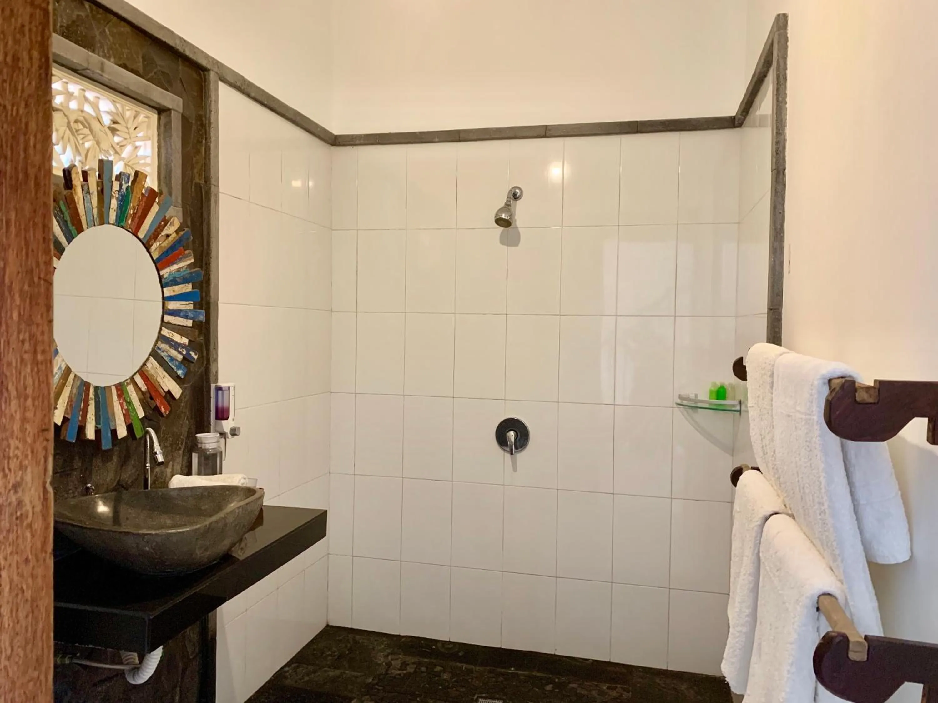 Bathroom in The Palms Ceningan Hotel