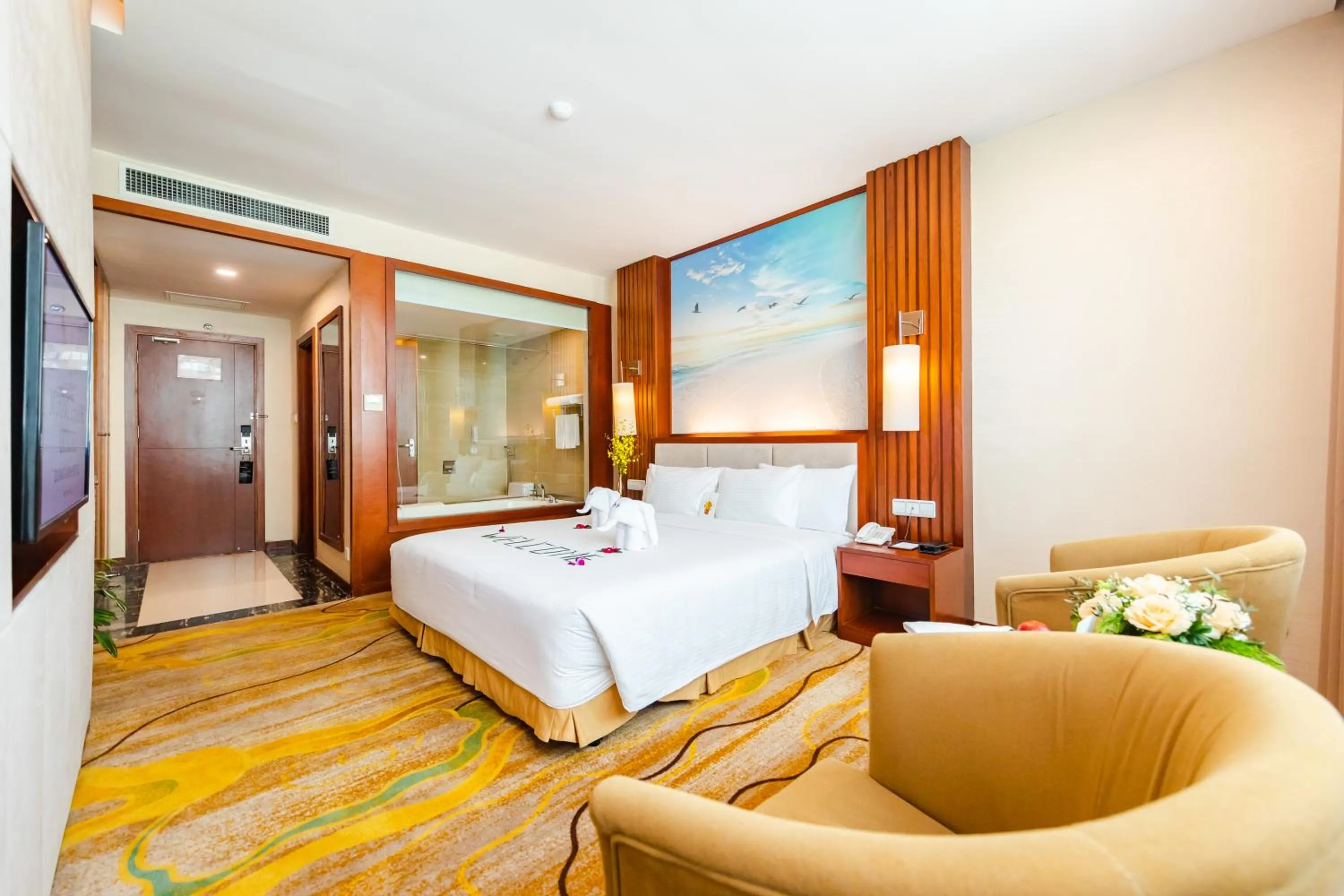 Photo of the whole room, Bed in Muong Thanh Luxury Quang Ninh Hotel