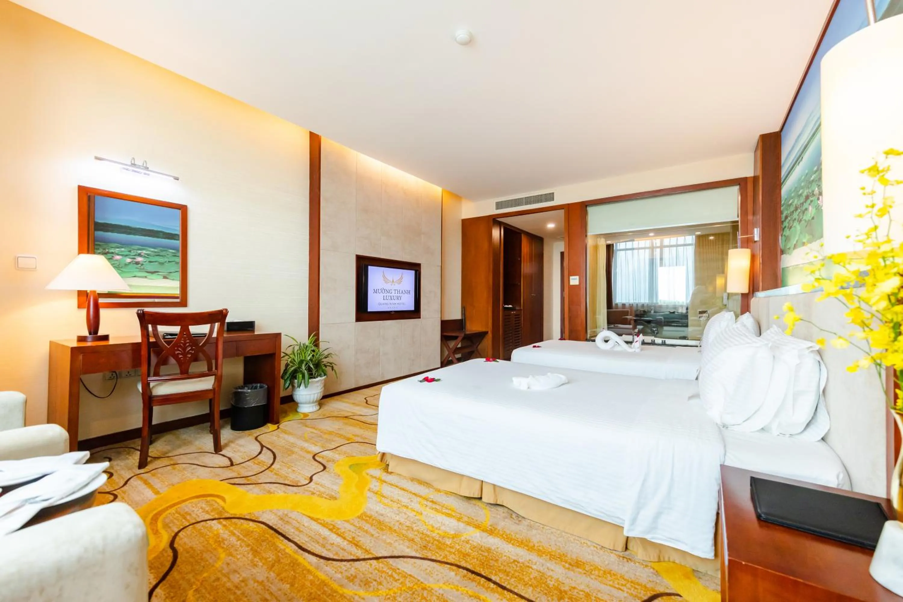Photo of the whole room, Bed in Muong Thanh Luxury Quang Ninh Hotel