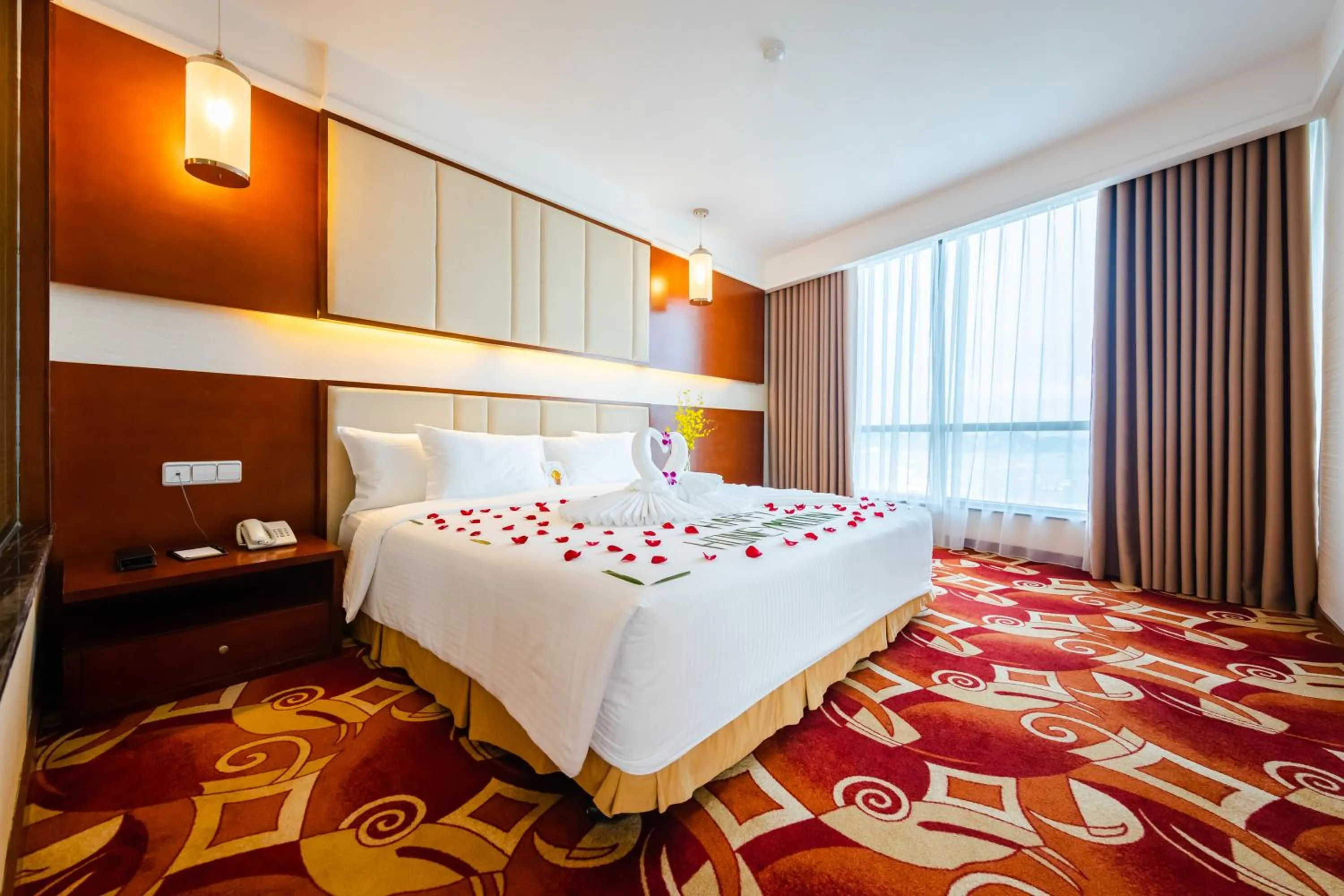 Bed in Muong Thanh Luxury Quang Ninh Hotel