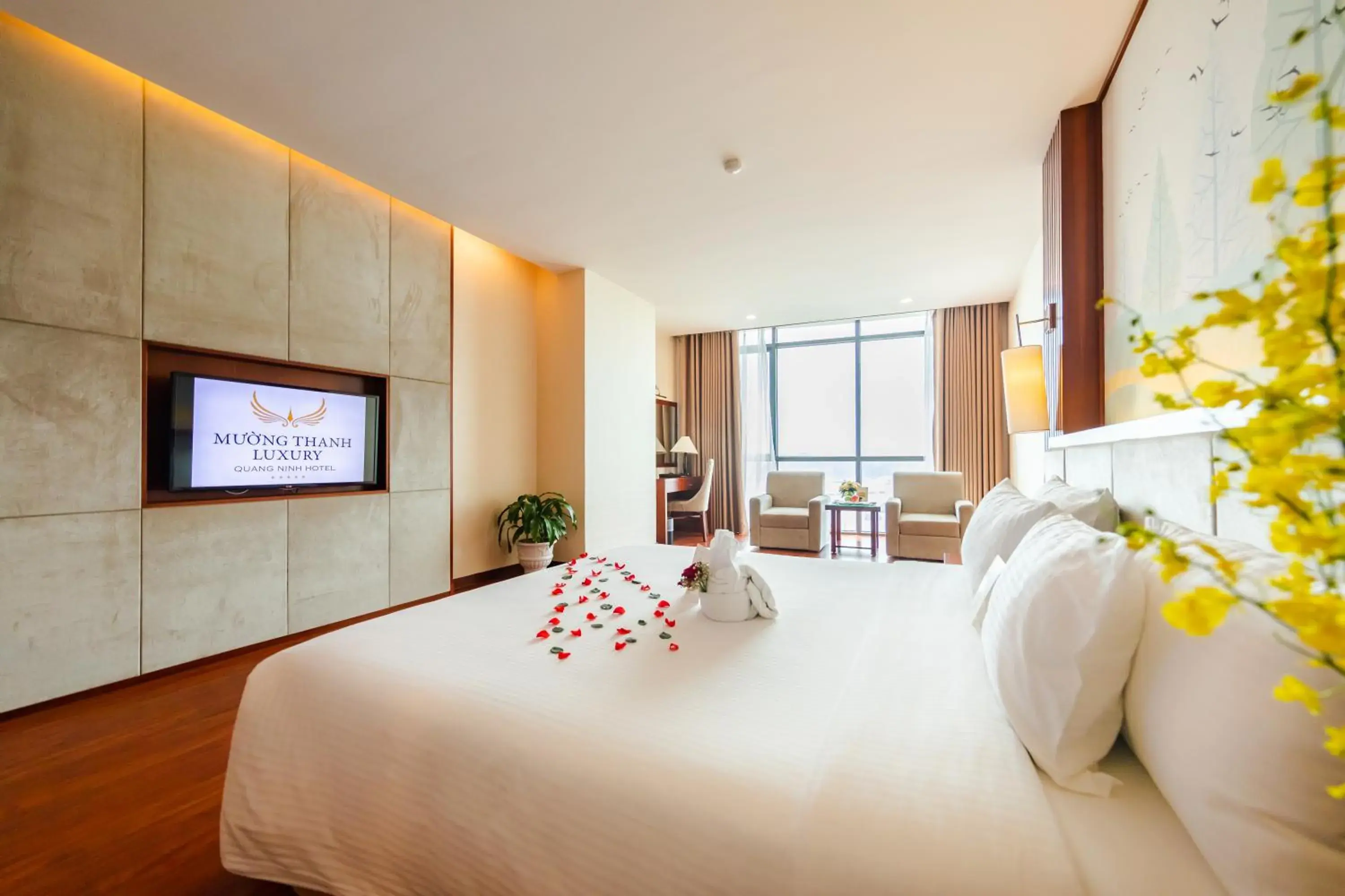 Premium Deluxe Double Room with Sea View in Muong Thanh Luxury Quang Ninh Hotel Premium Deluxe Double Room with Sea View in Muong Thanh Luxury Quang Ninh Hotel