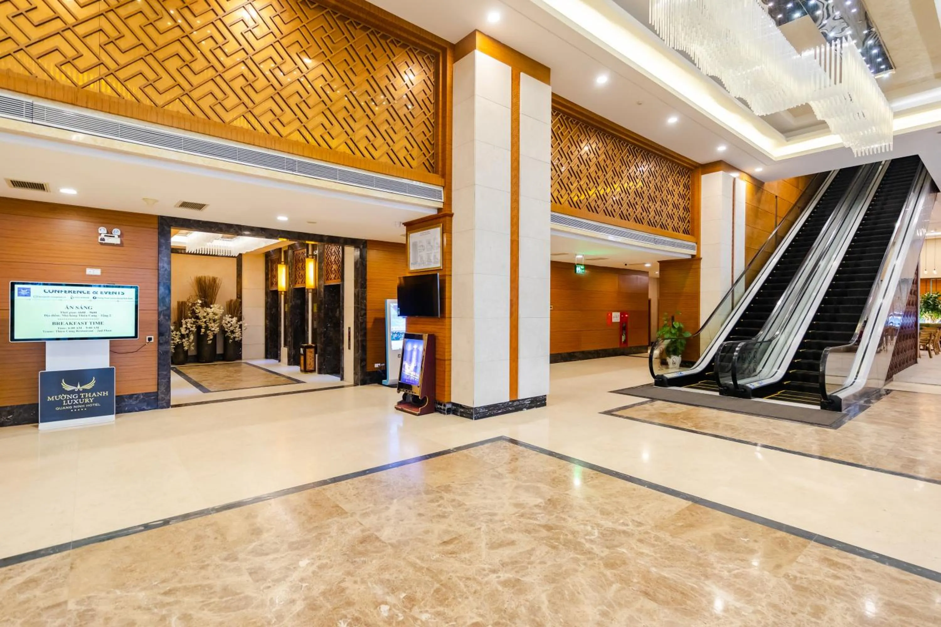 Lobby or reception in Muong Thanh Luxury Quang Ninh Hotel