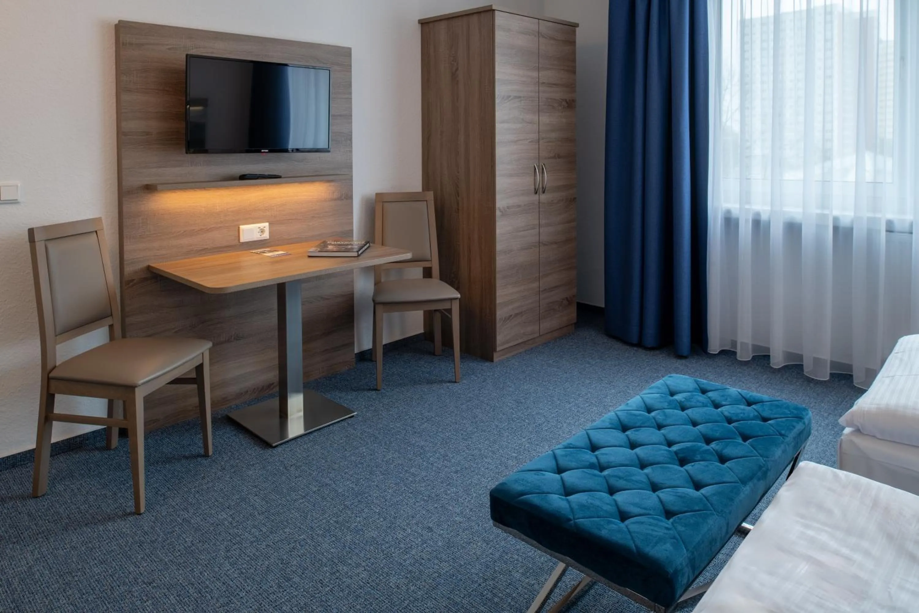 TV and multimedia, Bed in Hotel & Gästehaus Rostock Lütten Klein