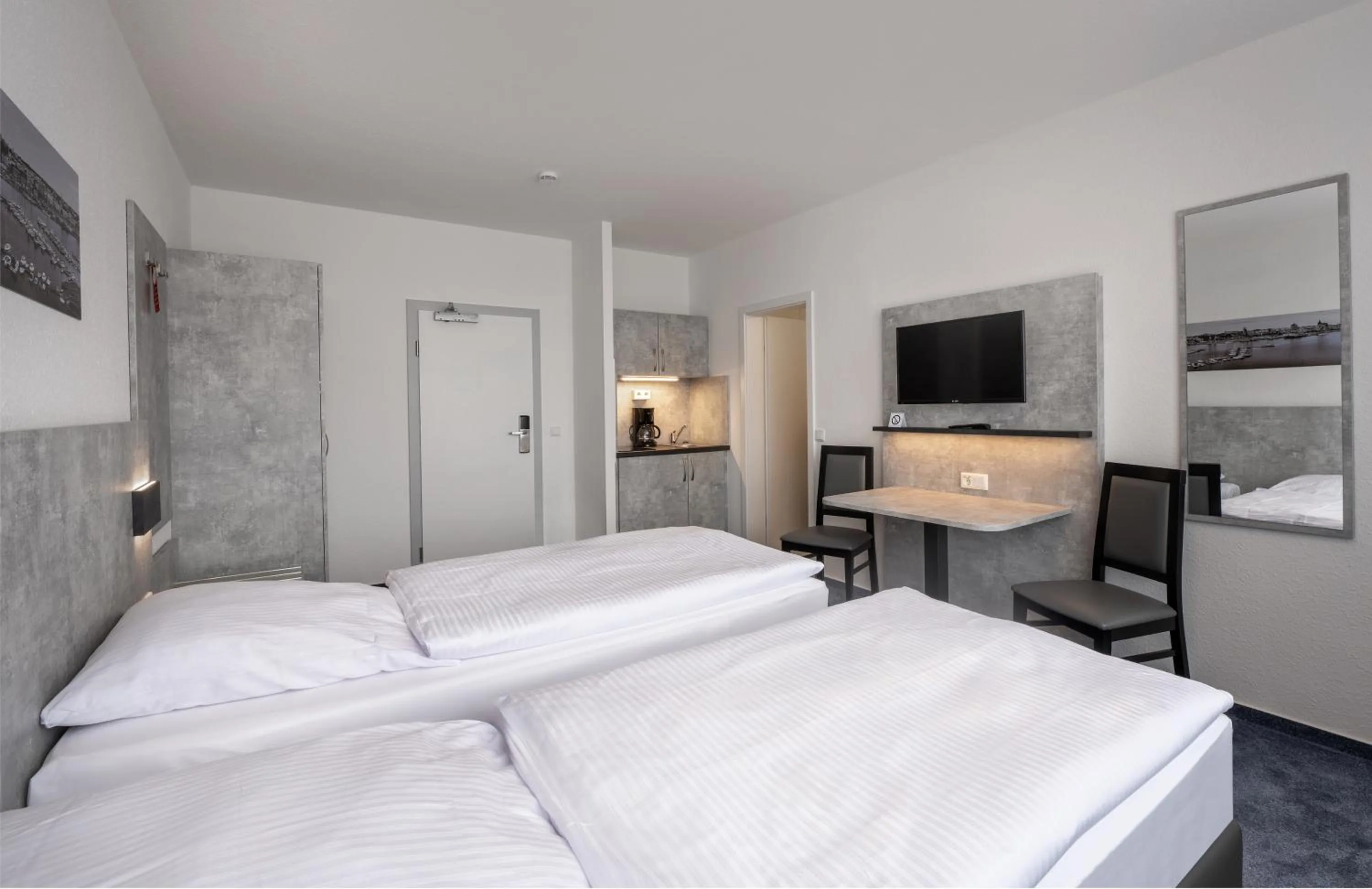 Photo of the whole room, Bed in Hotel & Gästehaus Rostock Lütten Klein