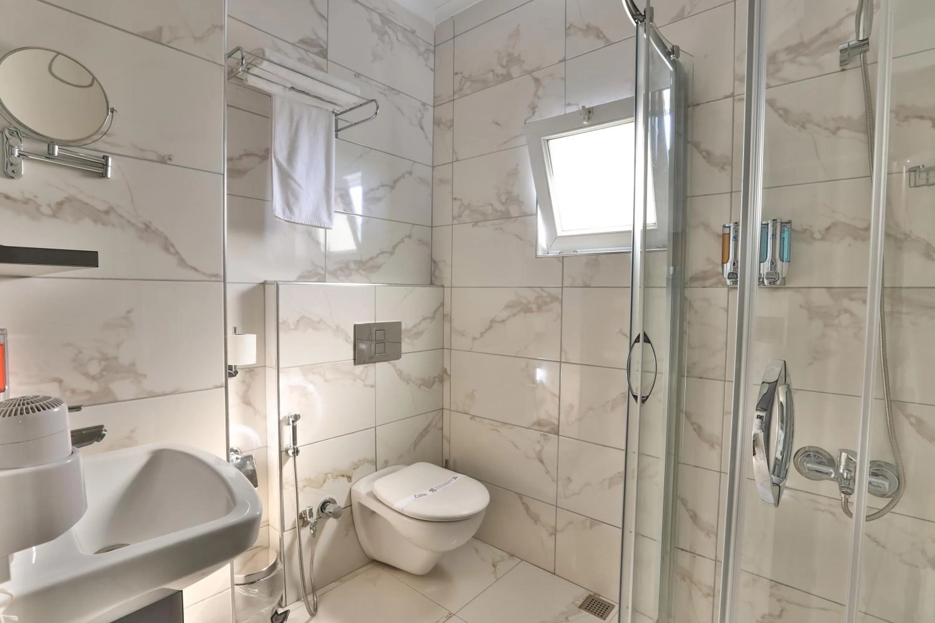 Bathroom in Azra Residence Otel