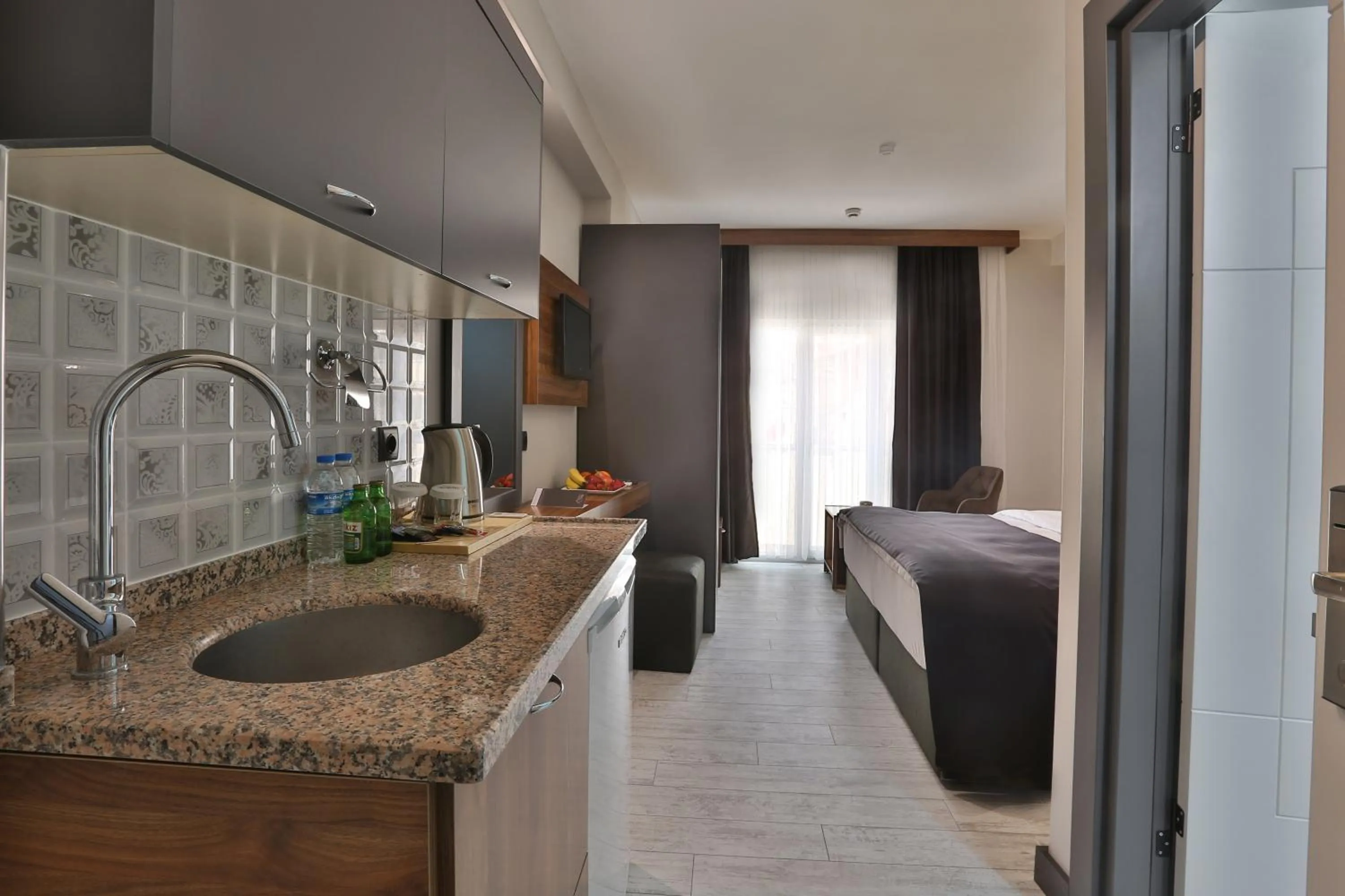 Photo of the whole room in Azra Residence Otel