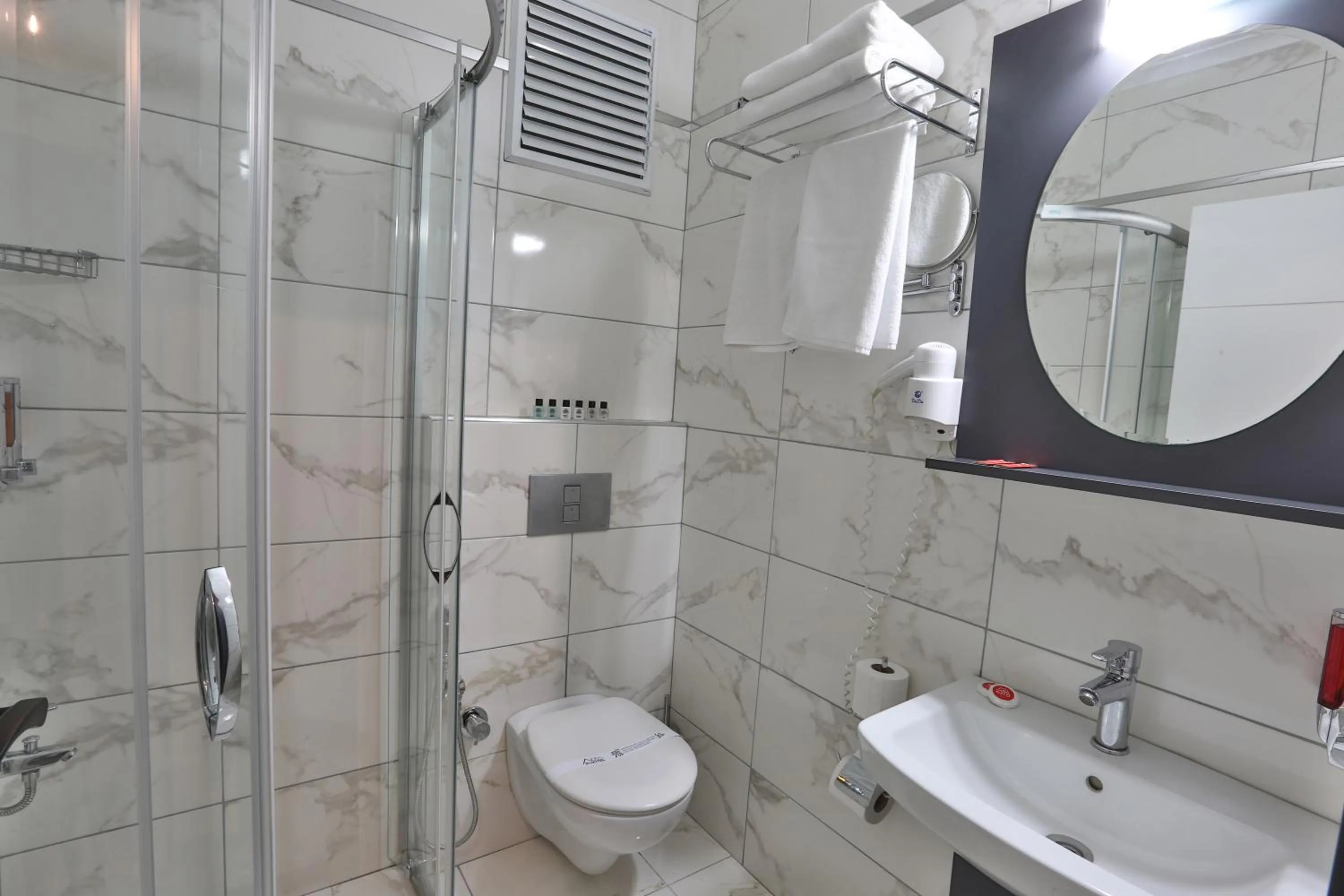 Bathroom in Azra Residence Otel