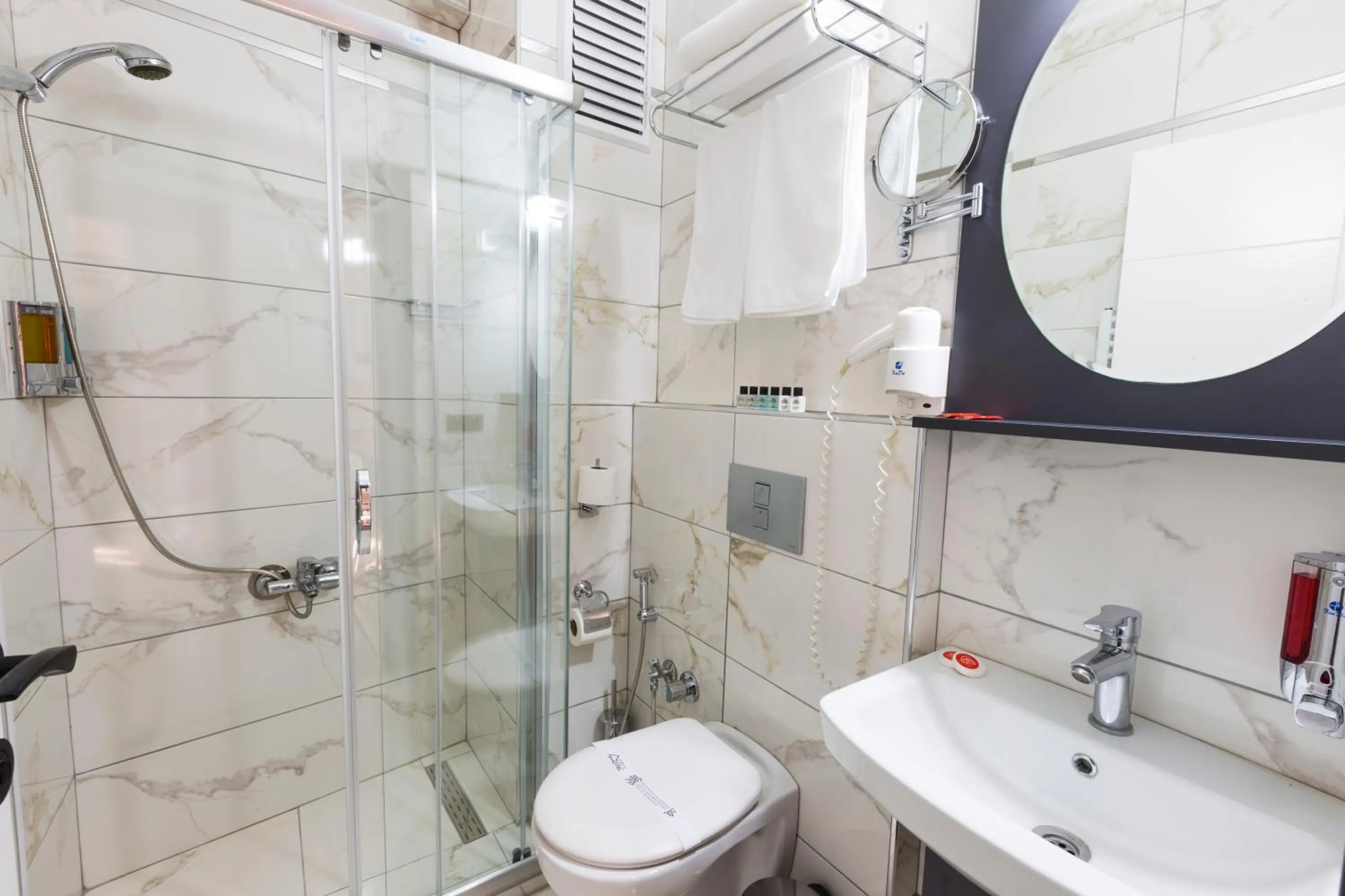 Bathroom in Azra Residence Otel