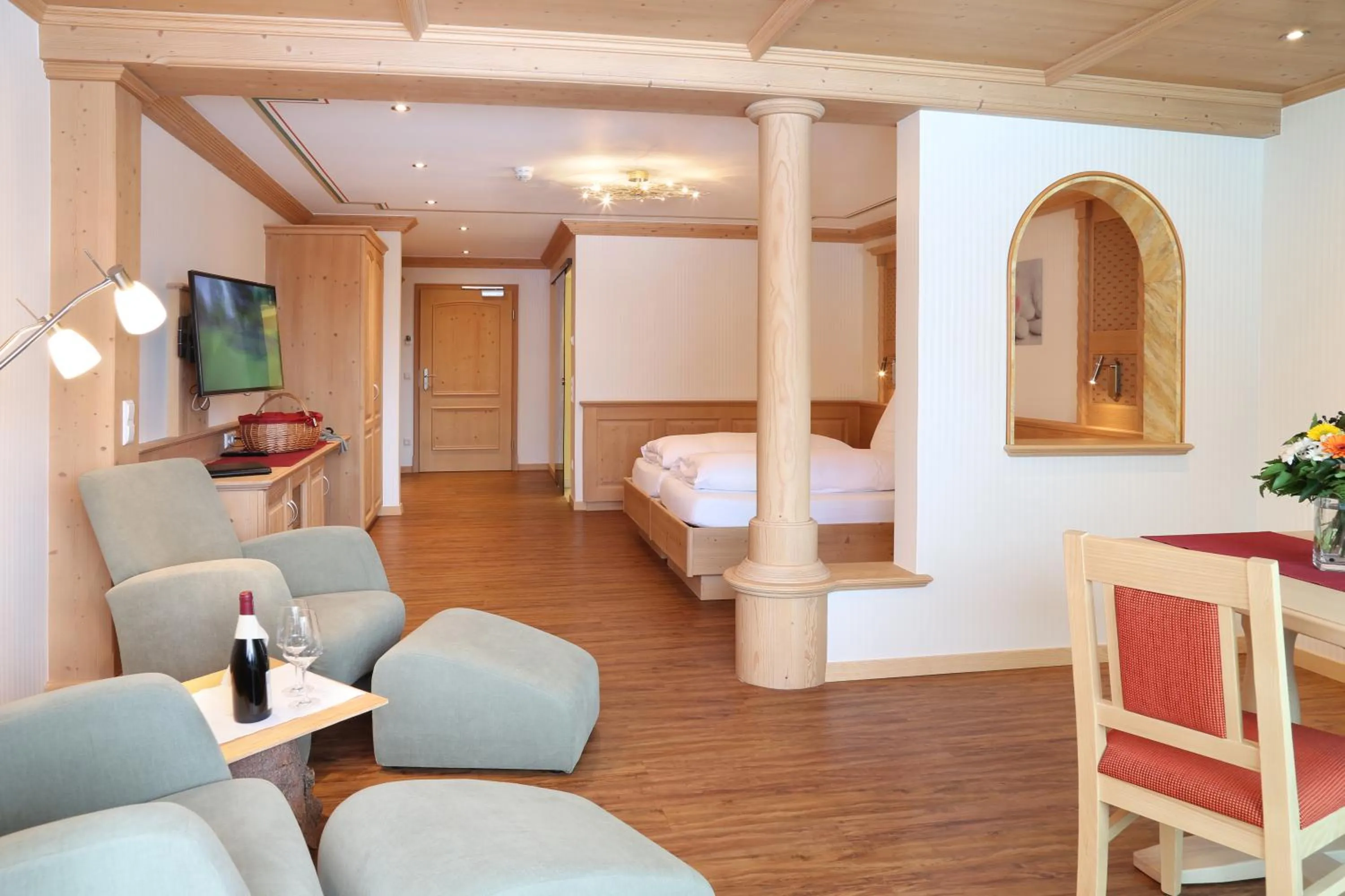 Photo of the whole room, Bed in Hotel Schwarzwald-Resort Rößle