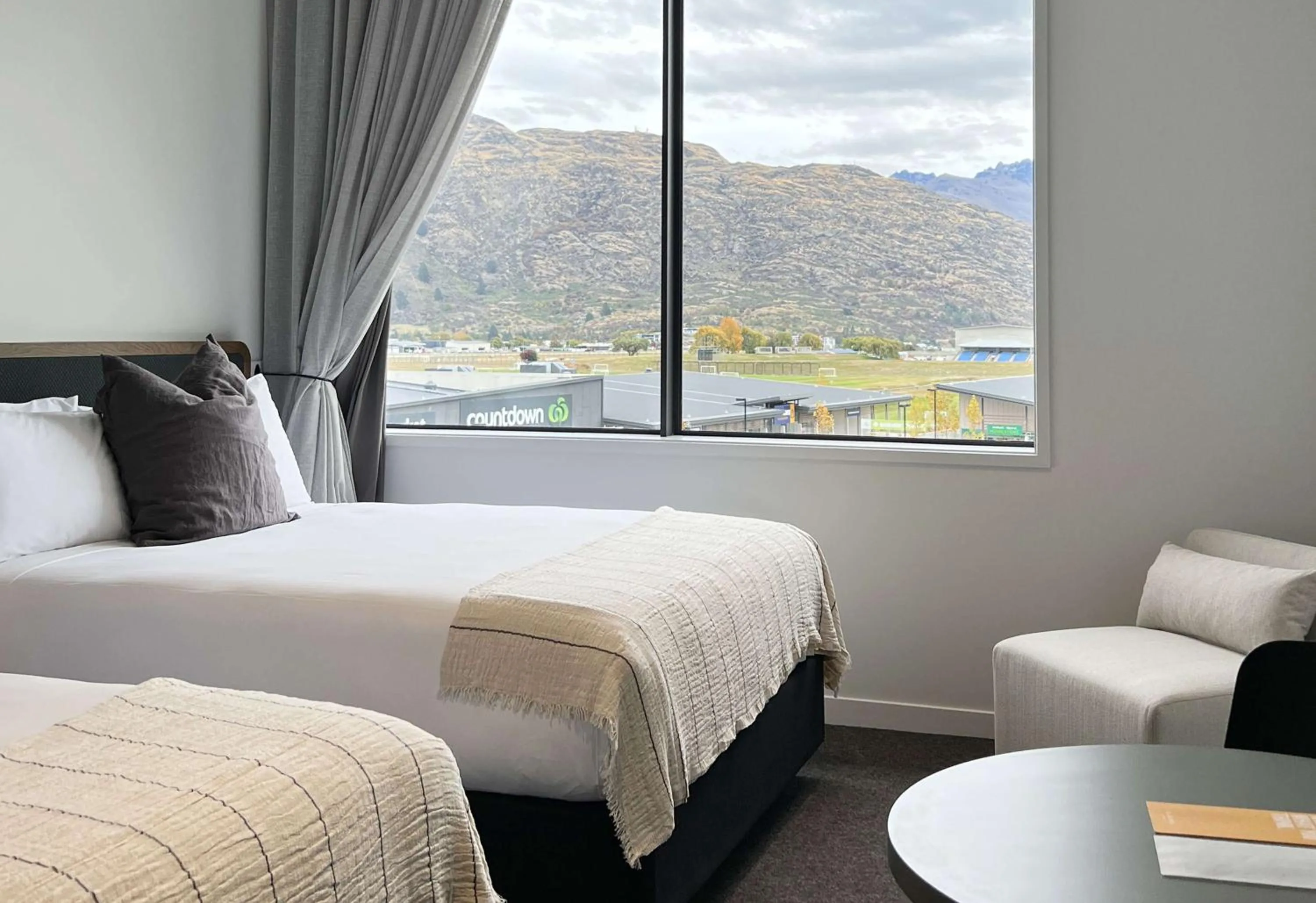 Bedroom, Bed in Sudima Queenstown Five Mile