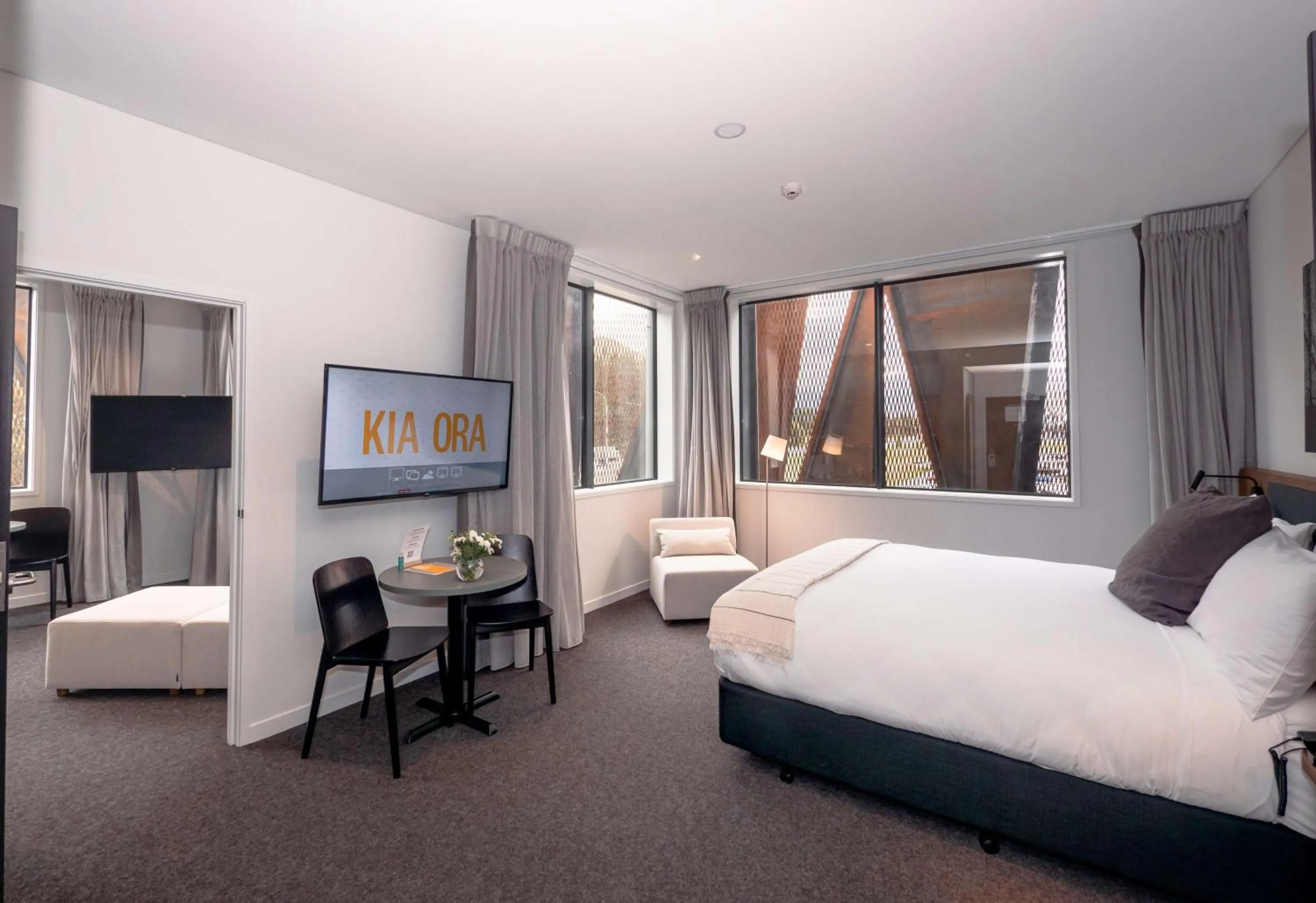 Photo of the whole room, Bed in Sudima Queenstown Five Mile