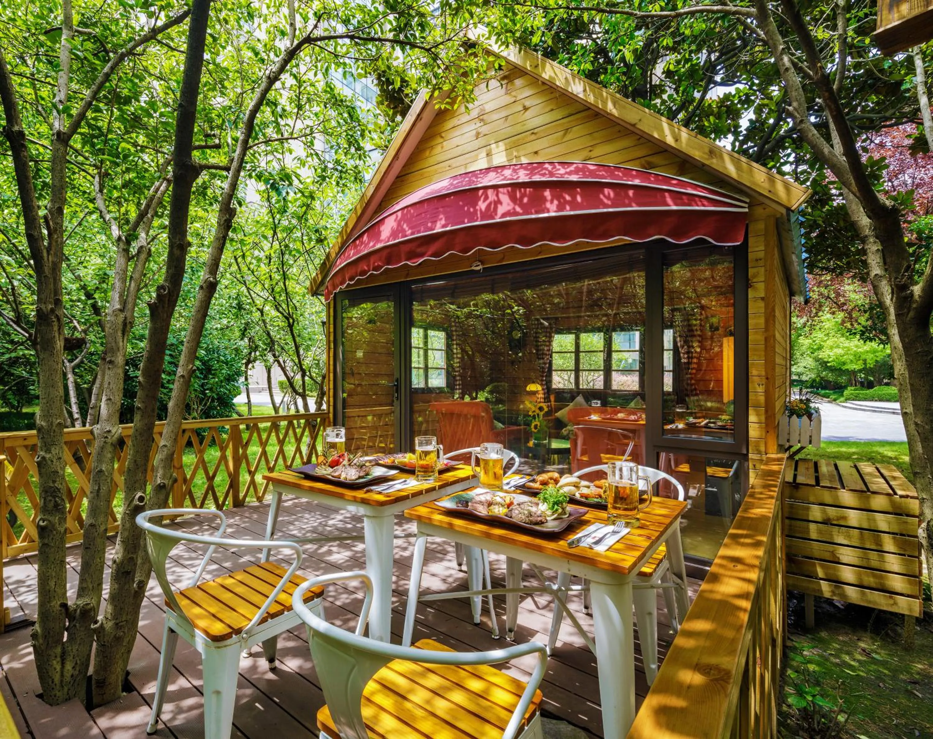 Restaurant/places to eat in Grand Millennium Shanghai HongQiao